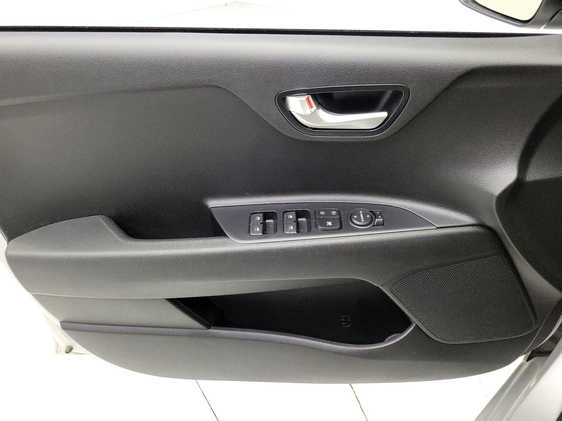 Thumbnail: 2019 Kia Rio5 - 12