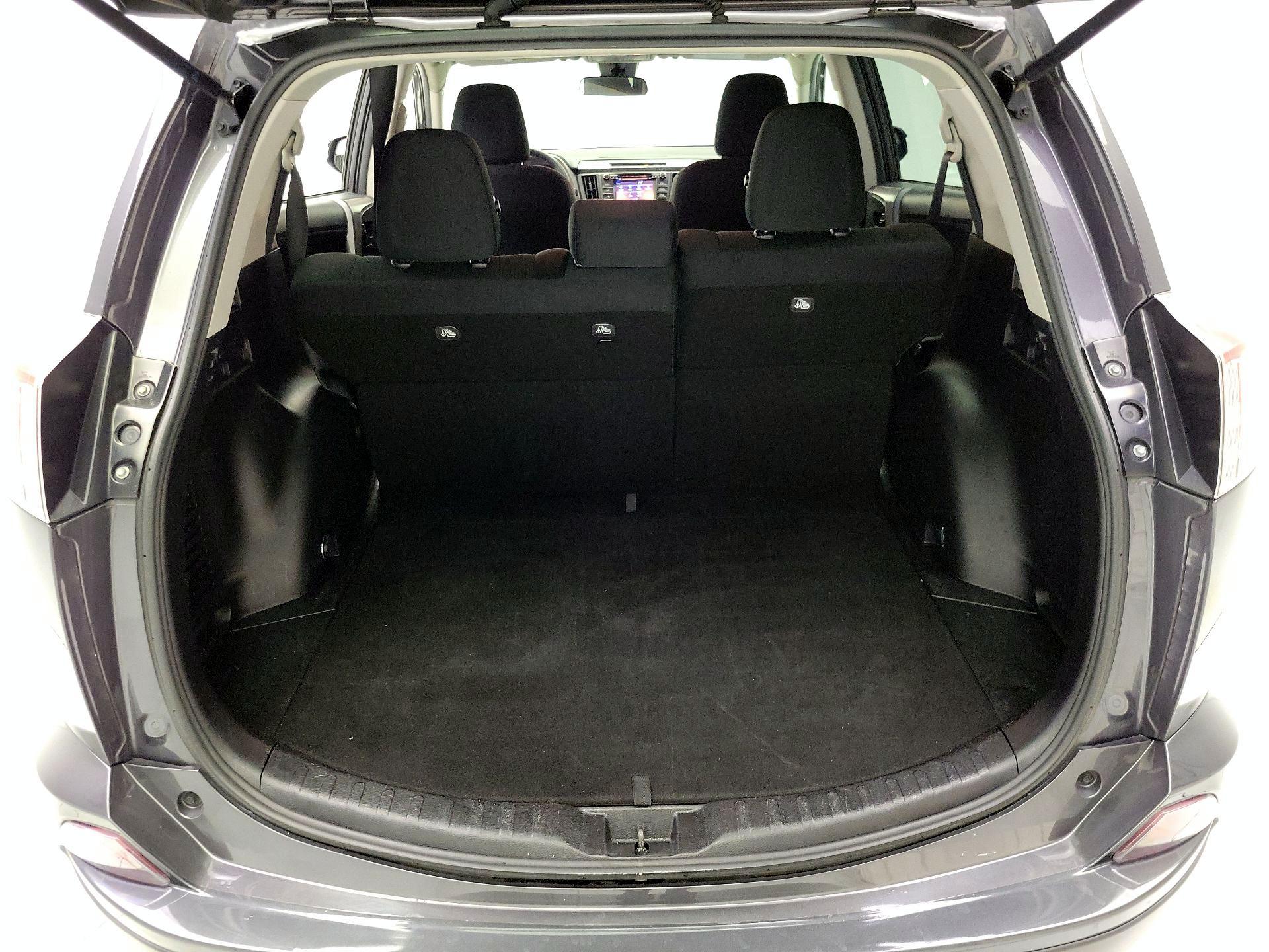 Thumbnail: 2018 Toyota RAV4 - 20