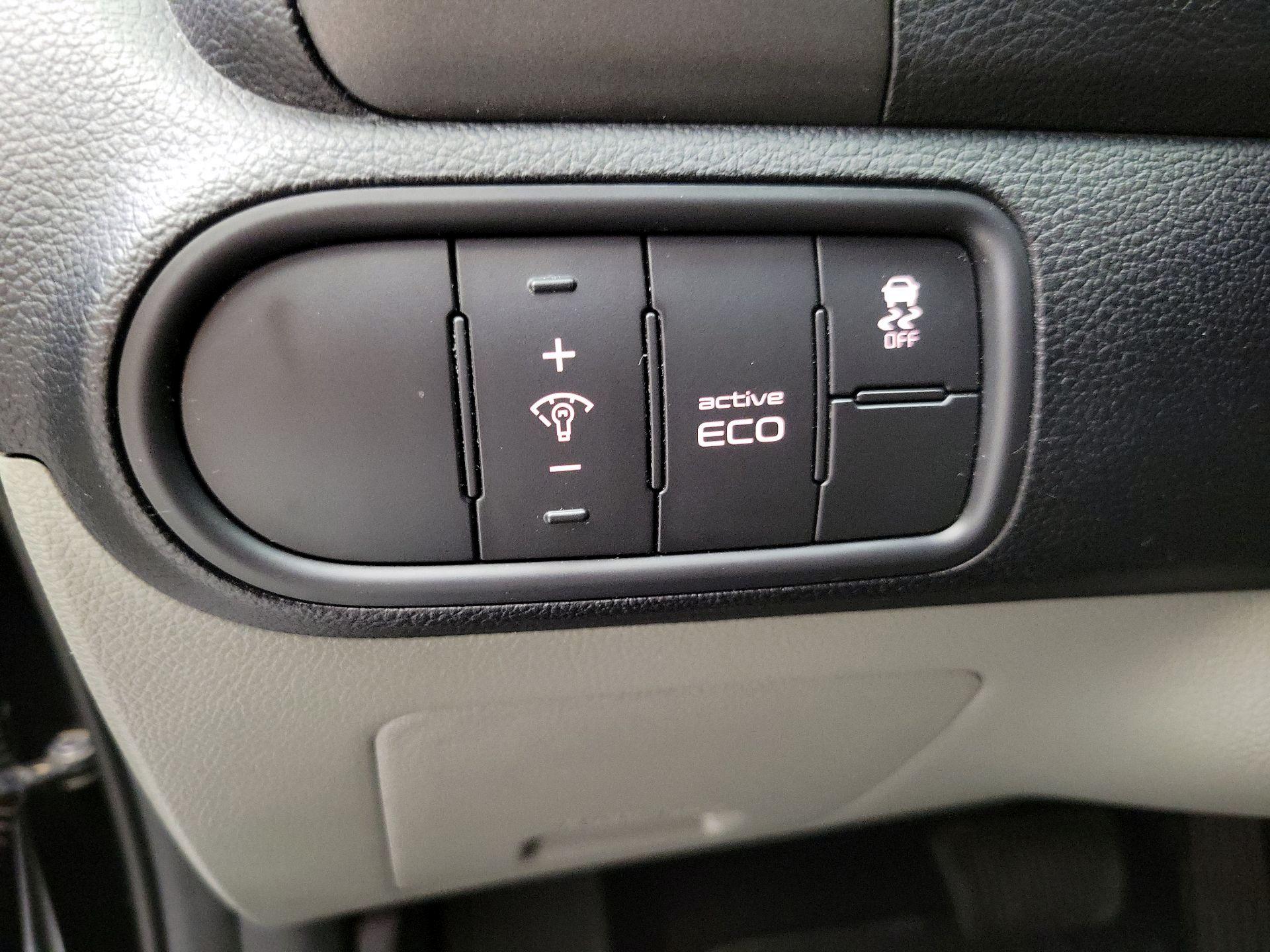 Thumbnail: 2016 Kia Forte - 13