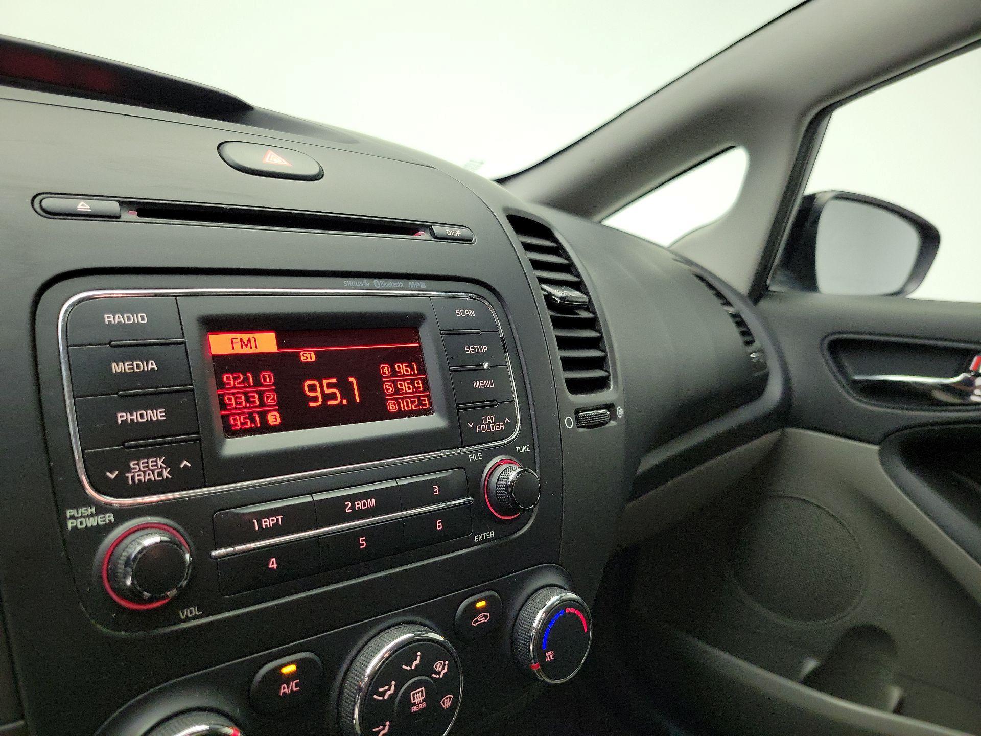 Thumbnail: 2016 Kia Forte - 14