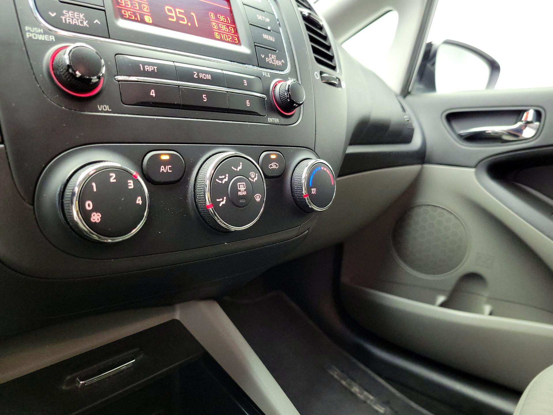 Thumbnail: 2016 Kia Forte - 15