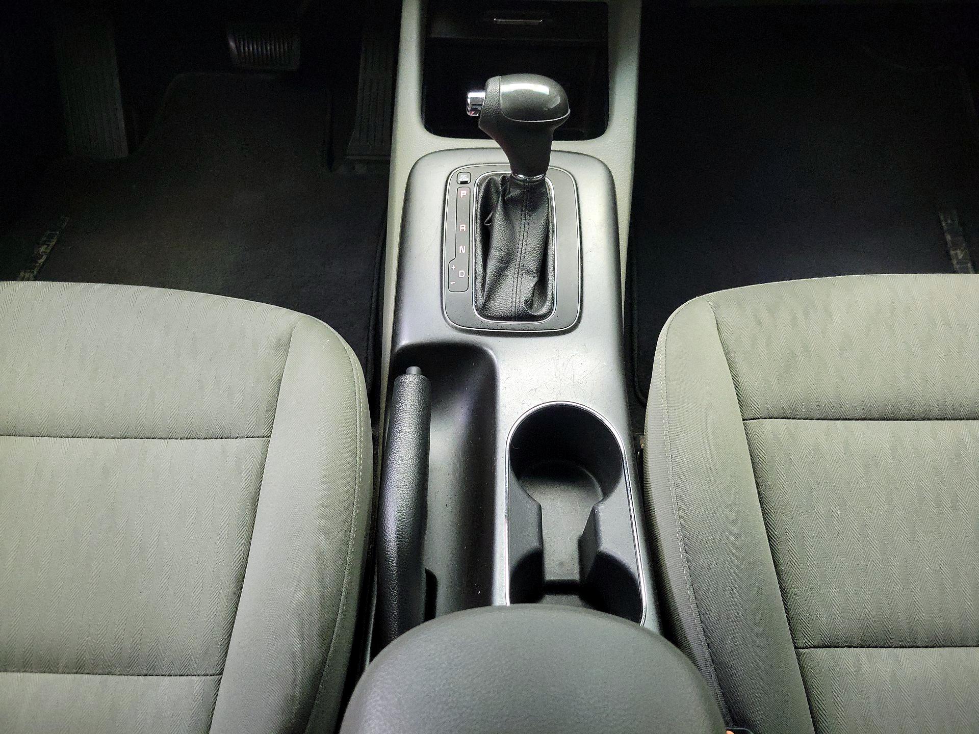 Thumbnail: 2016 Kia Forte - 16