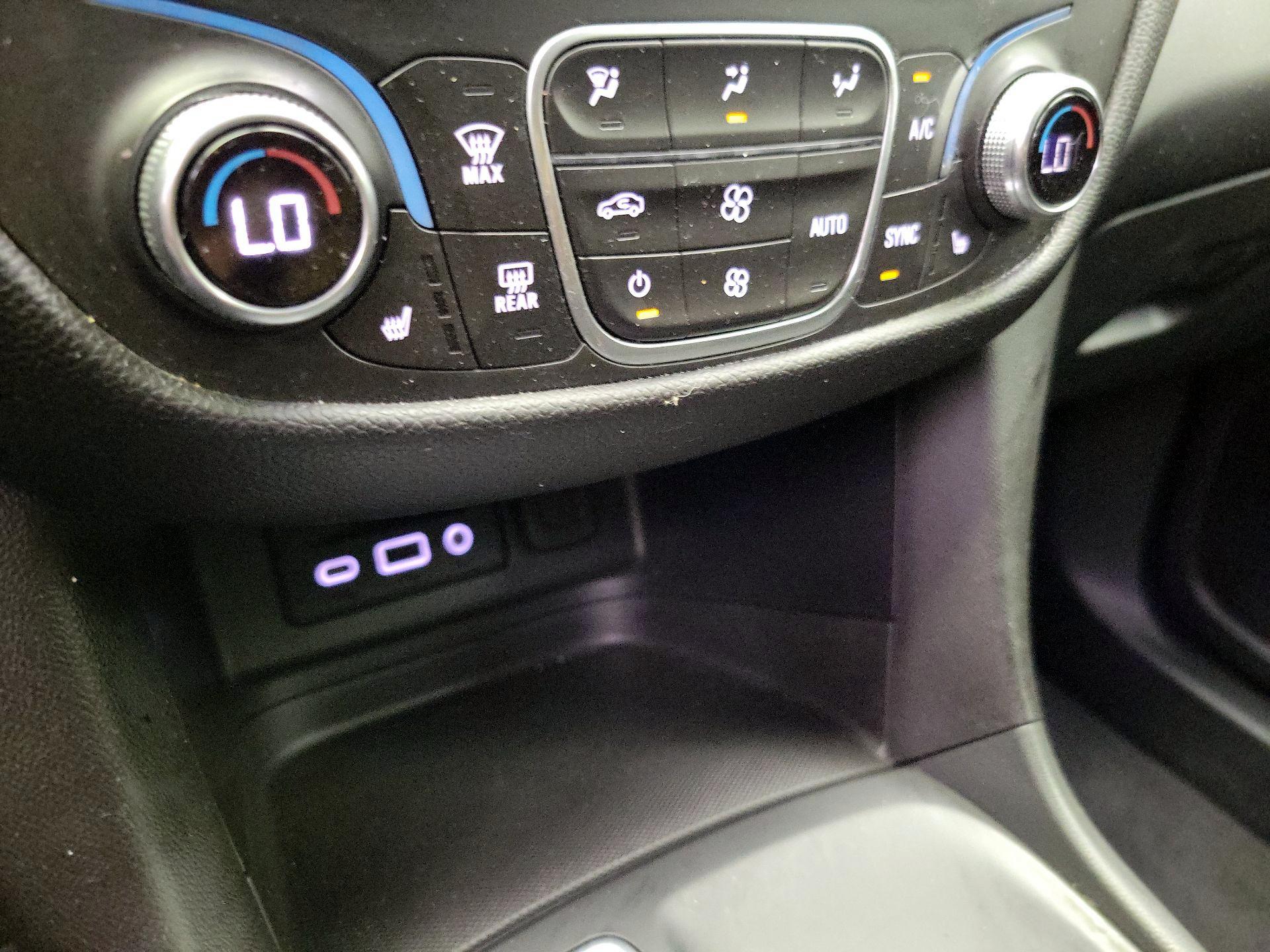 Thumbnail: 2020 Chevrolet Equinox - 17