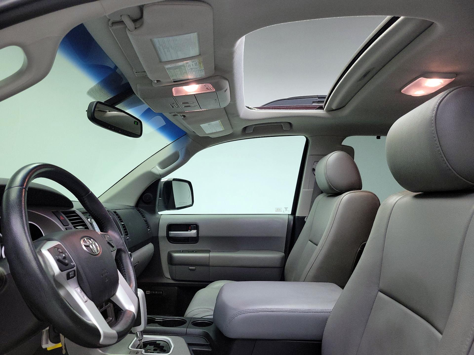 Thumbnail: 2015 Toyota Sequoia - 18