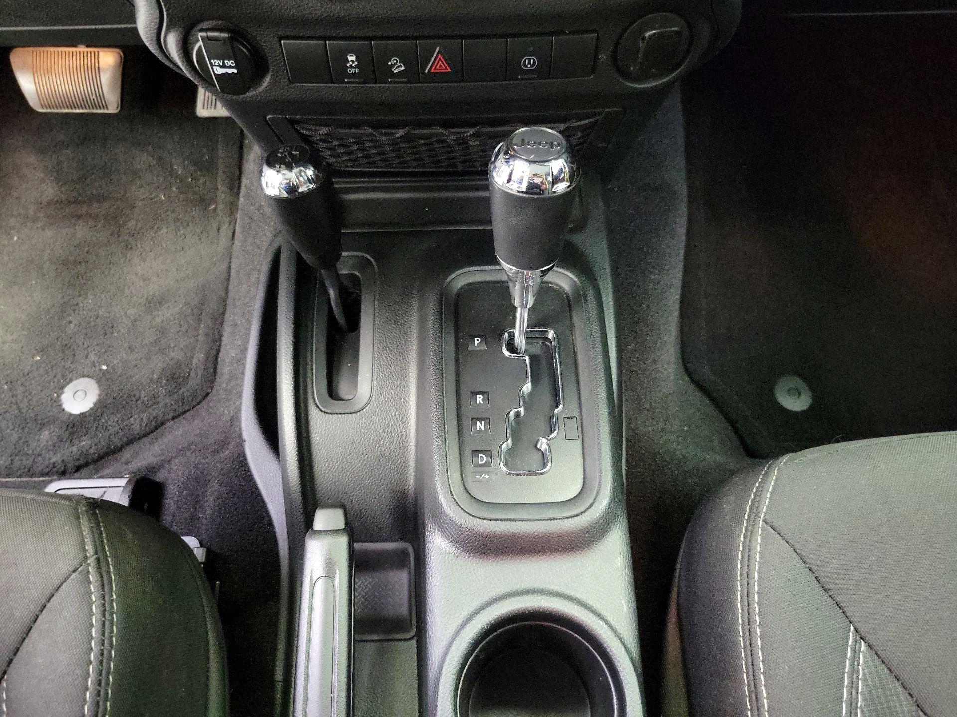 Thumbnail: 2018 Jeep Wrangler - 15