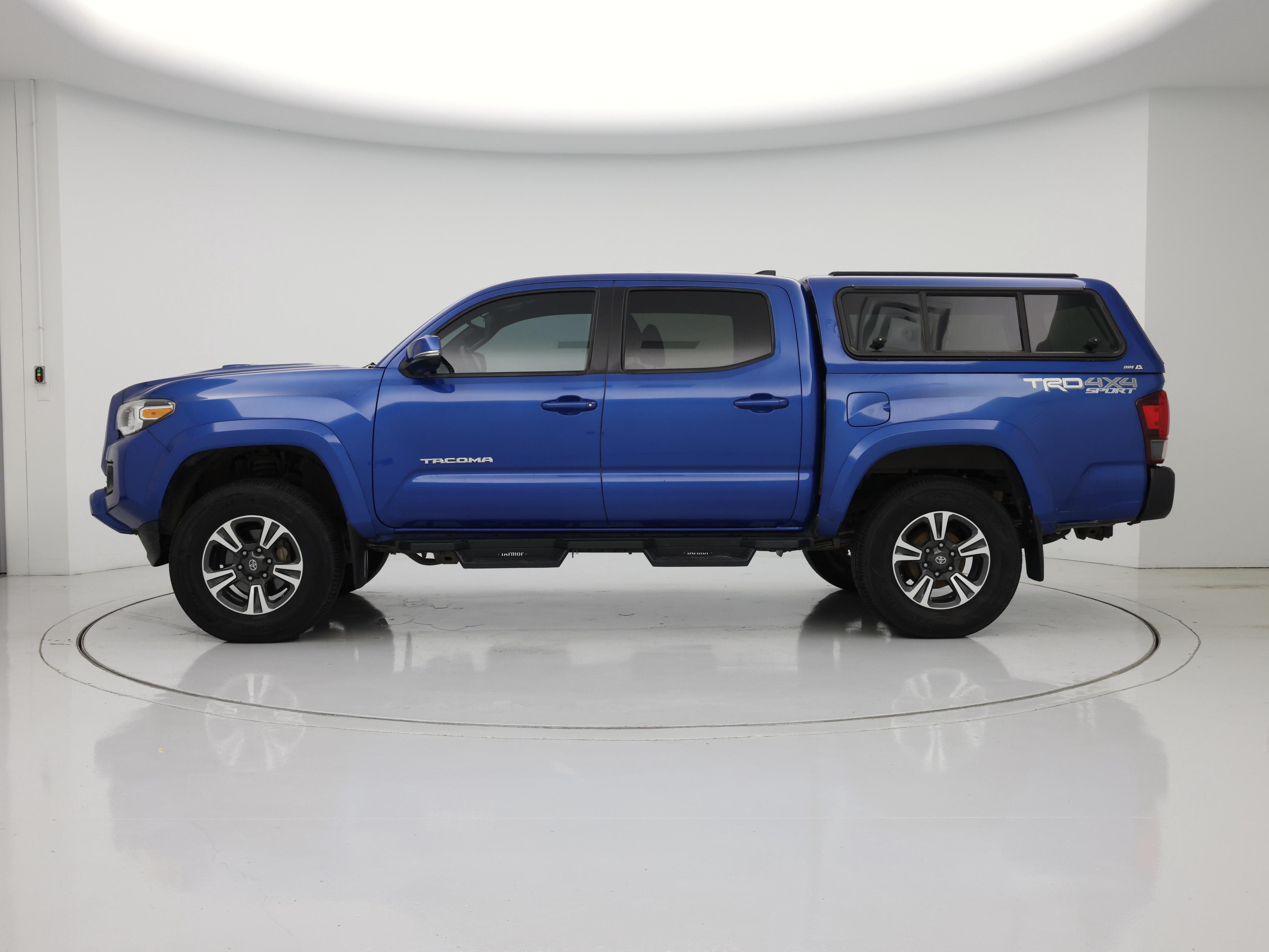 Thumbnail: 2018 Toyota Tacoma - 3