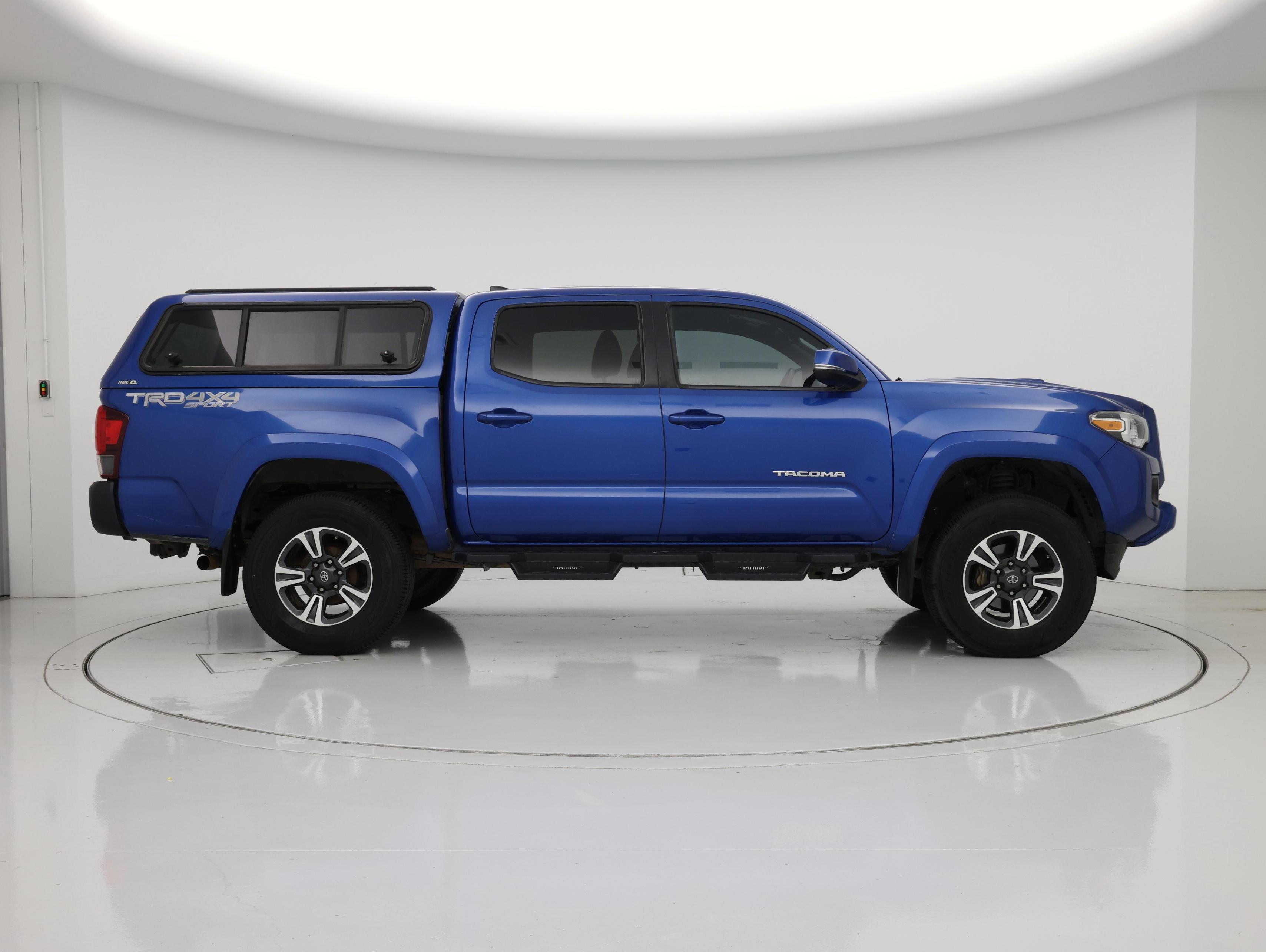 Thumbnail: 2018 Toyota Tacoma - 7
