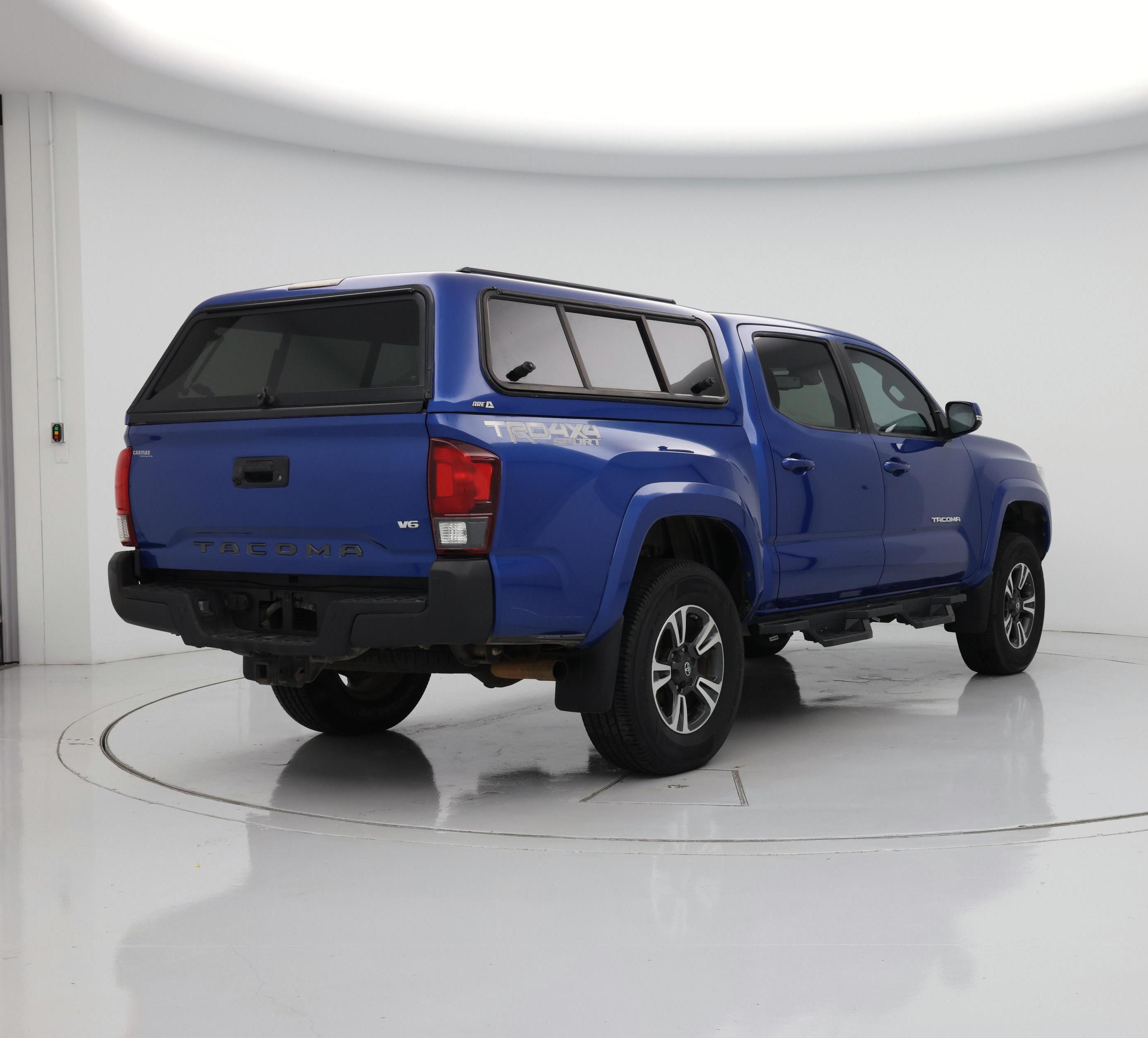 Thumbnail: 2018 Toyota Tacoma - 8