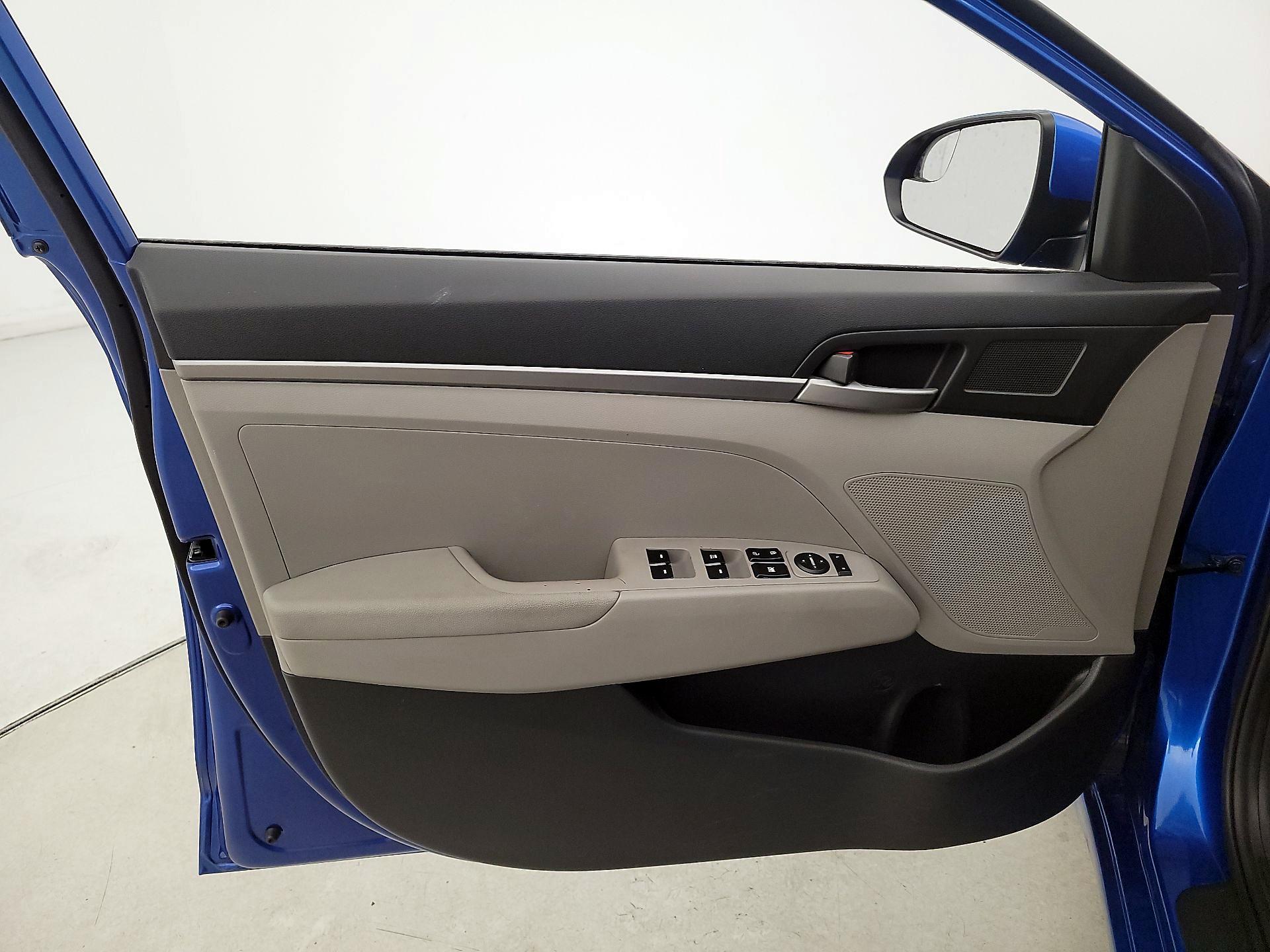 Thumbnail: 2017 Hyundai Elantra - 12