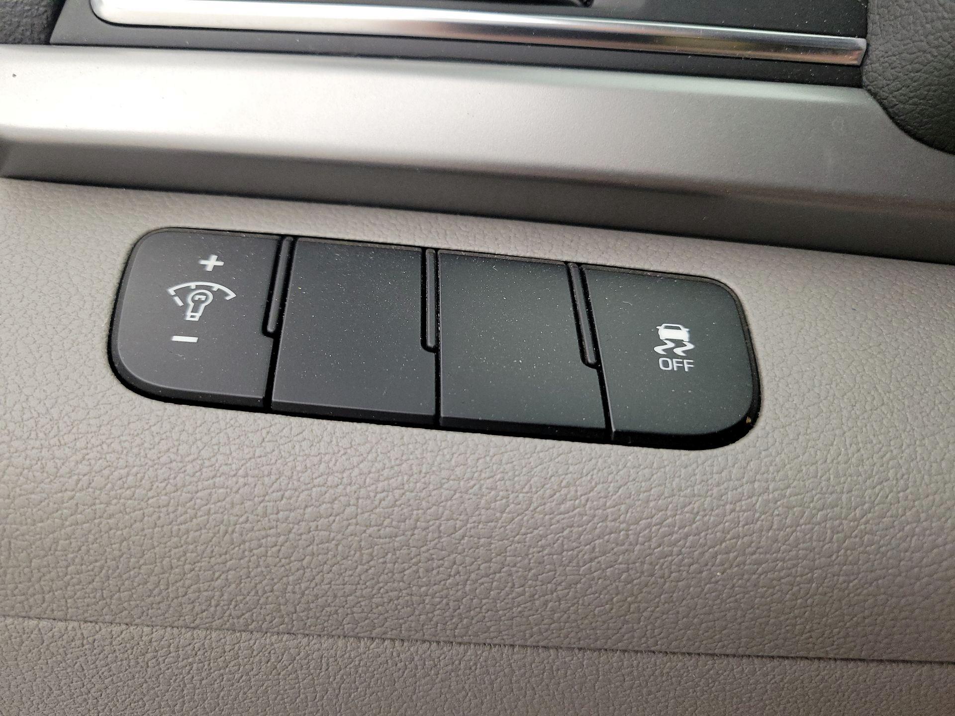 Thumbnail: 2017 Hyundai Elantra - 13