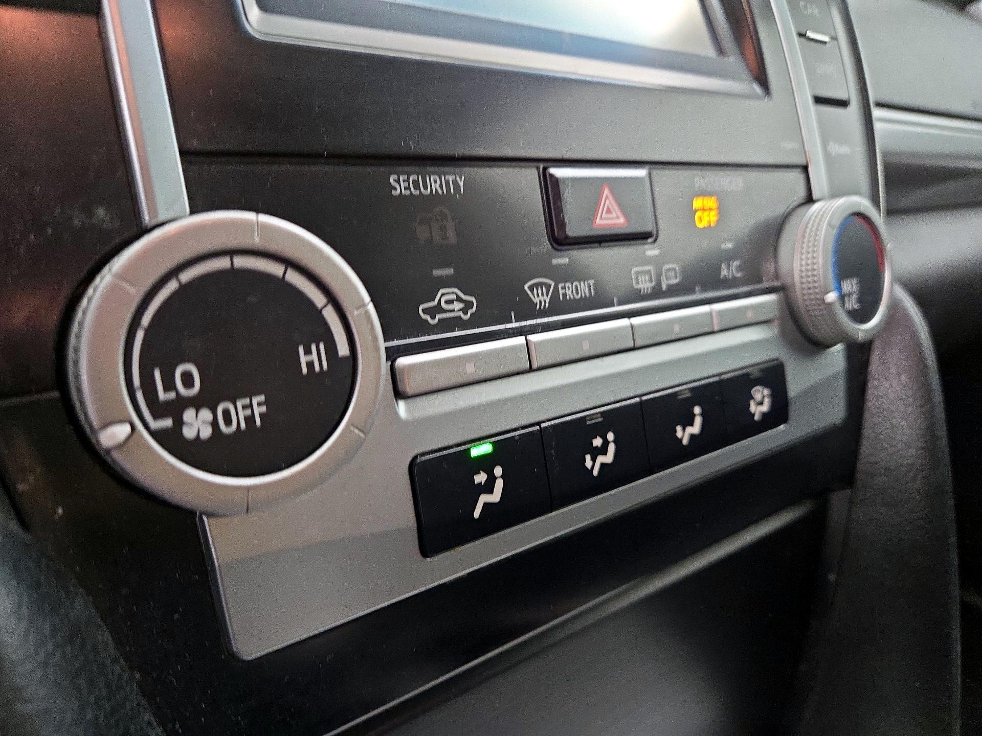 Thumbnail: 2014 Toyota Camry - 15