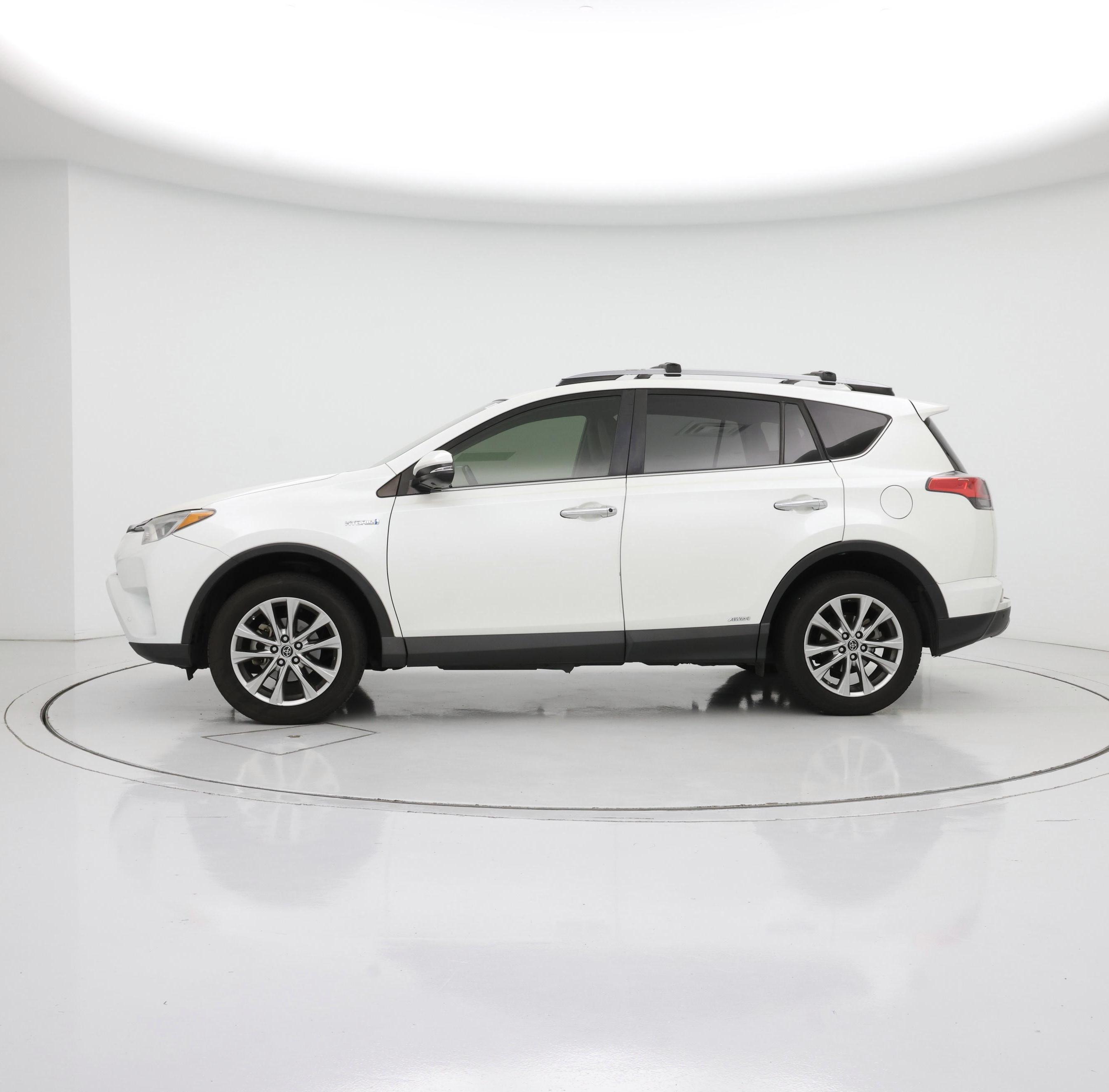 Thumbnail: 2018 Toyota RAV4 - 3