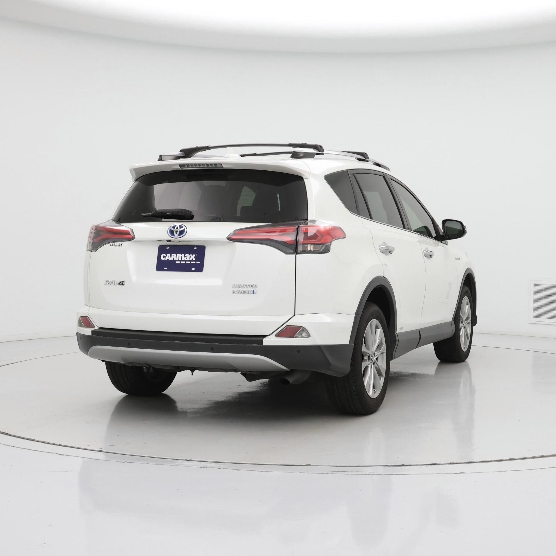Thumbnail: 2018 Toyota RAV4 - 8