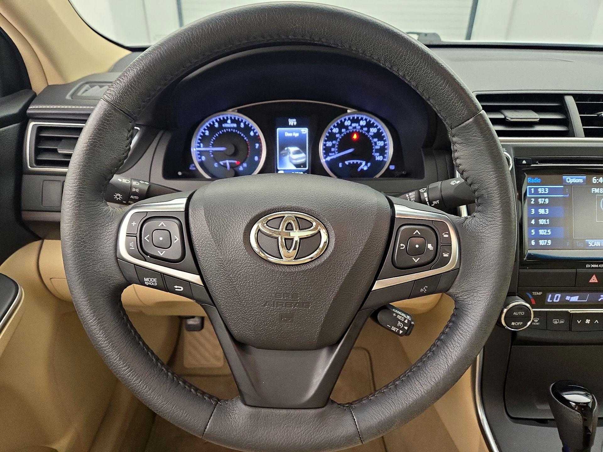 Thumbnail: 2017 Toyota Camry - 10
