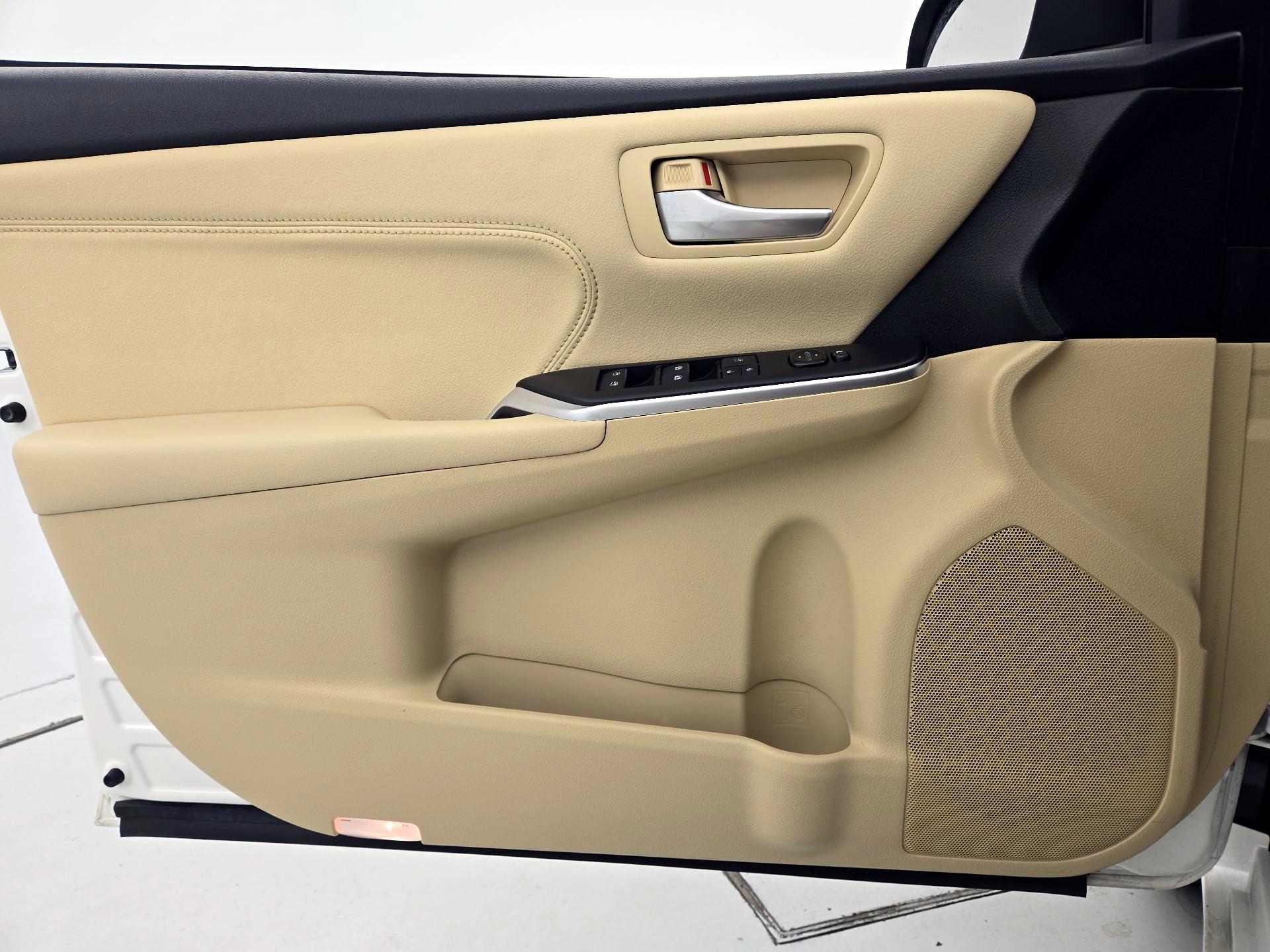 Thumbnail: 2017 Toyota Camry - 12