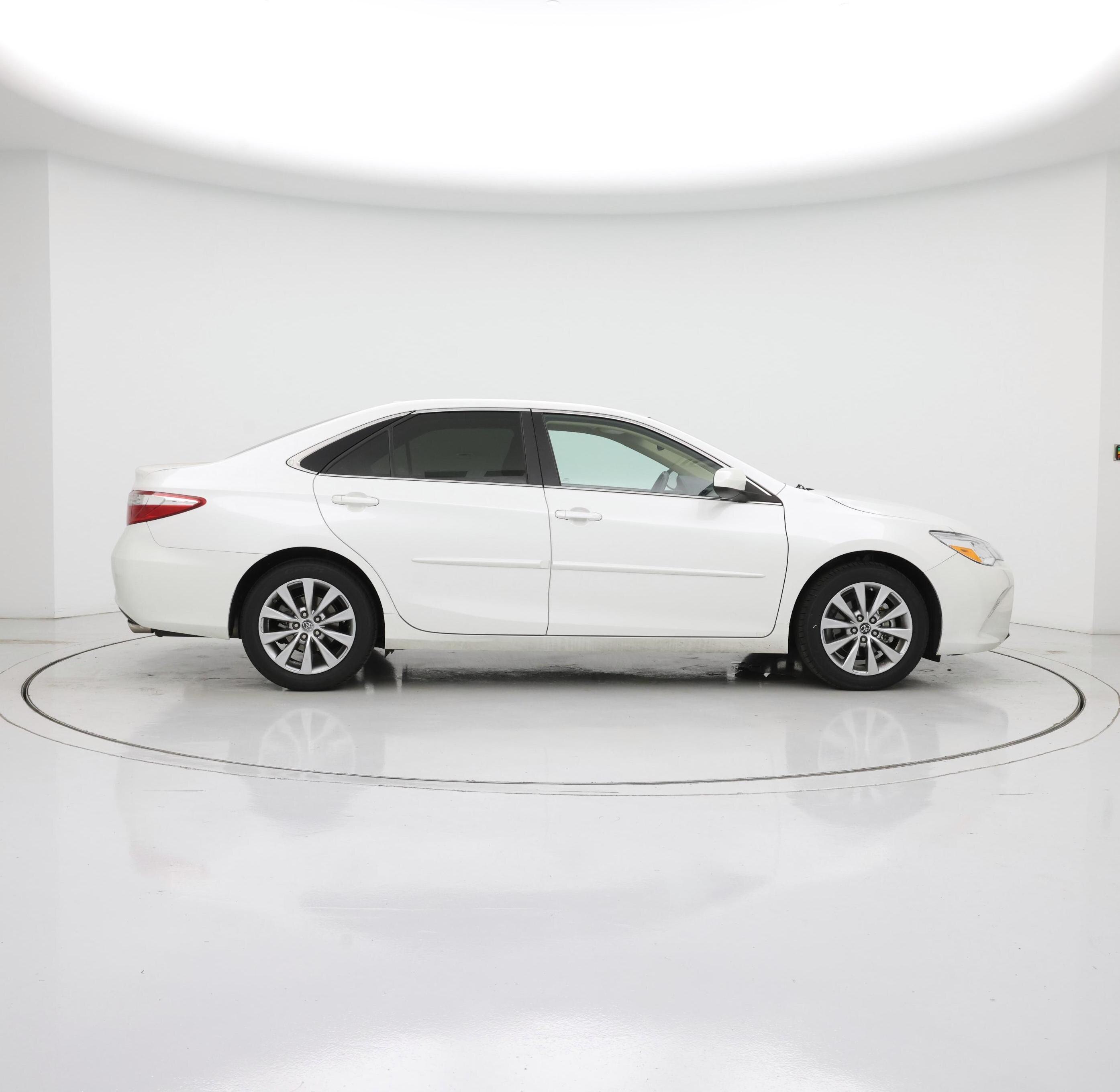 Thumbnail: 2017 Toyota Camry - 7