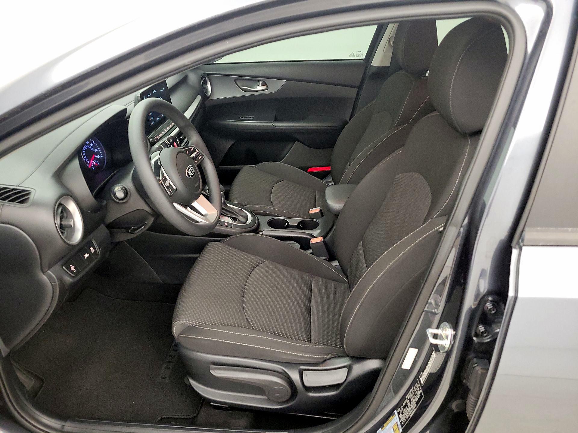 Thumbnail: 2020 Kia Forte - 11