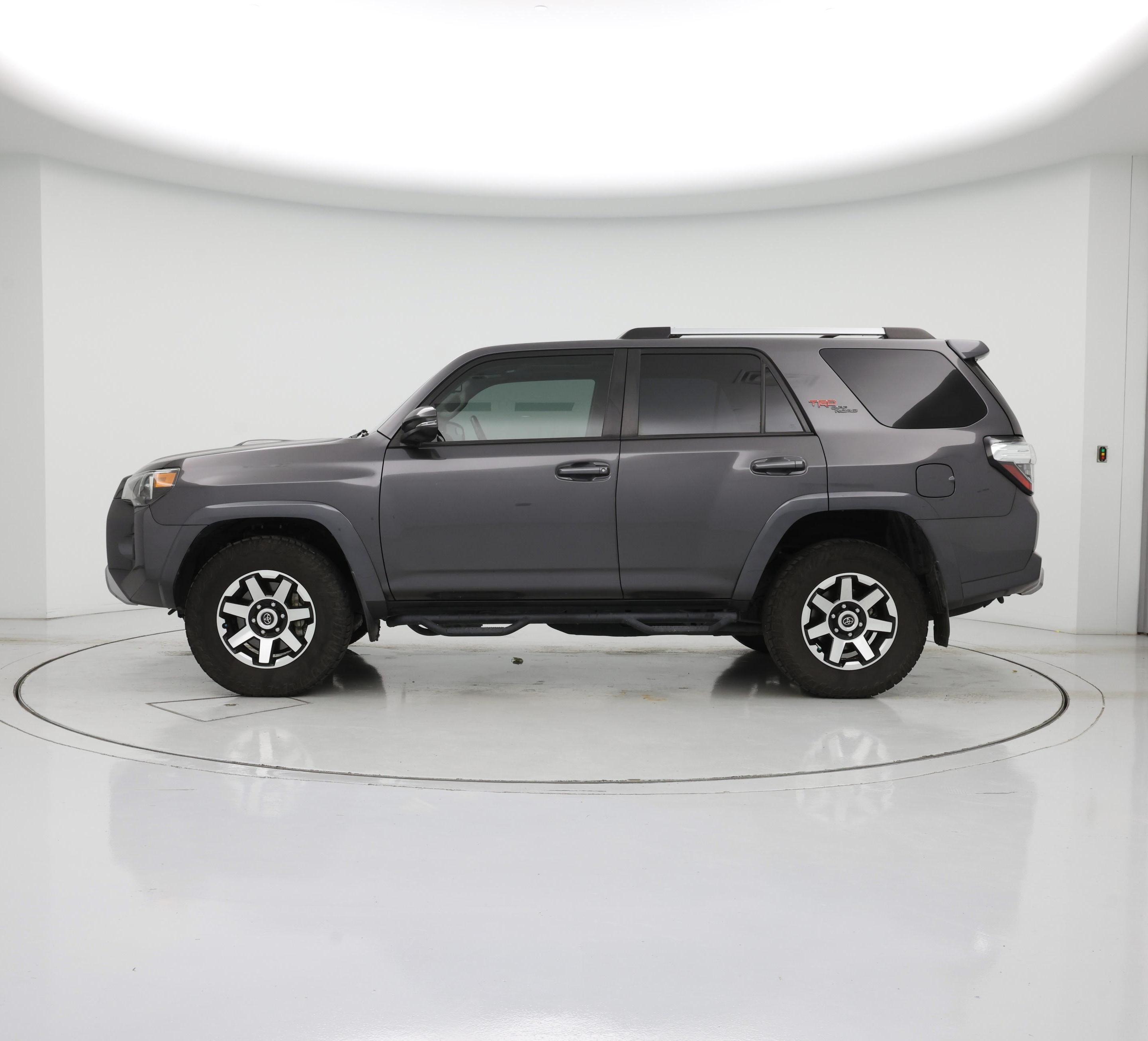 Thumbnail: 2018 Toyota 4Runner - 3