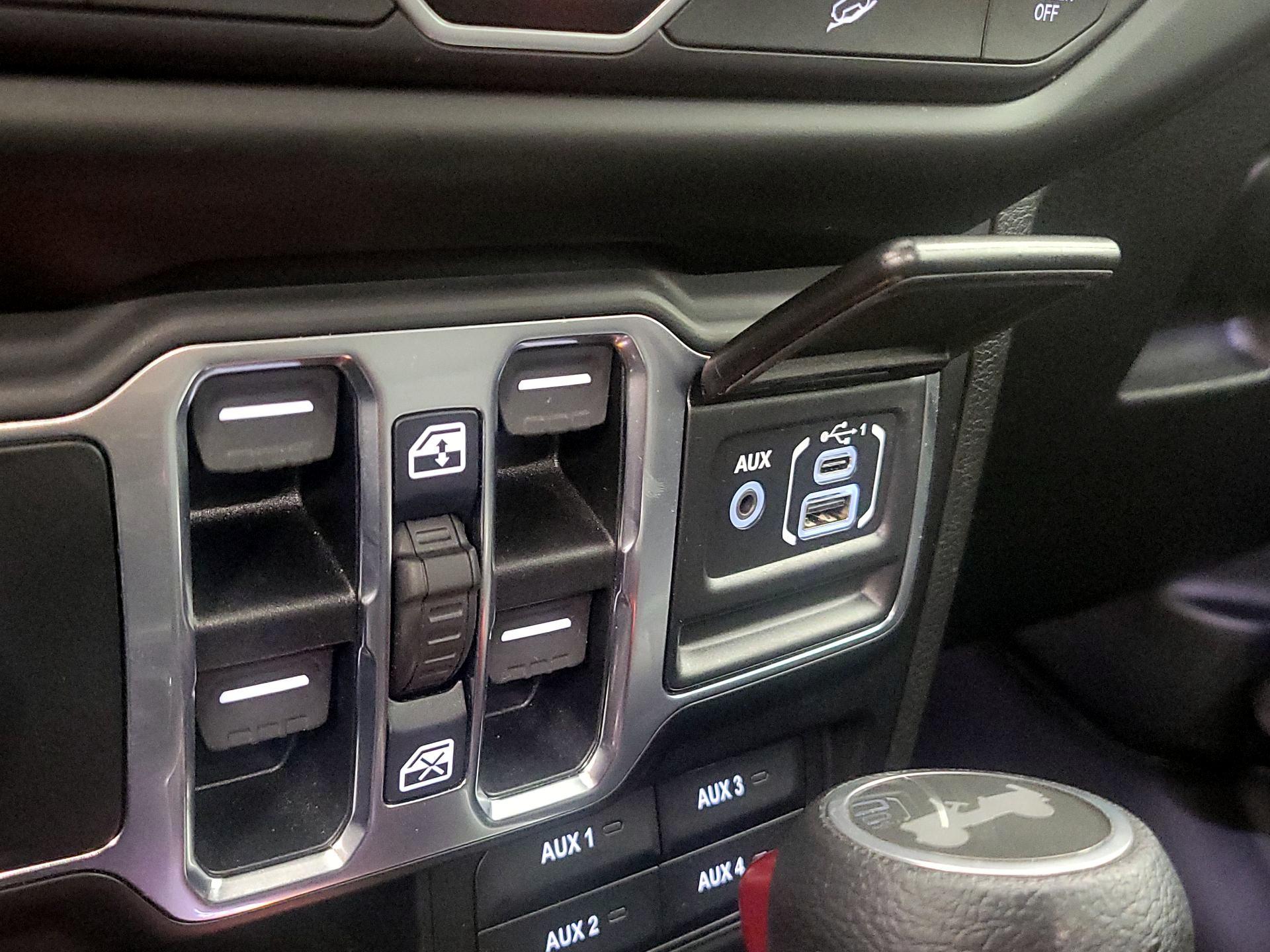 Thumbnail: 2020 Jeep Wrangler - 18