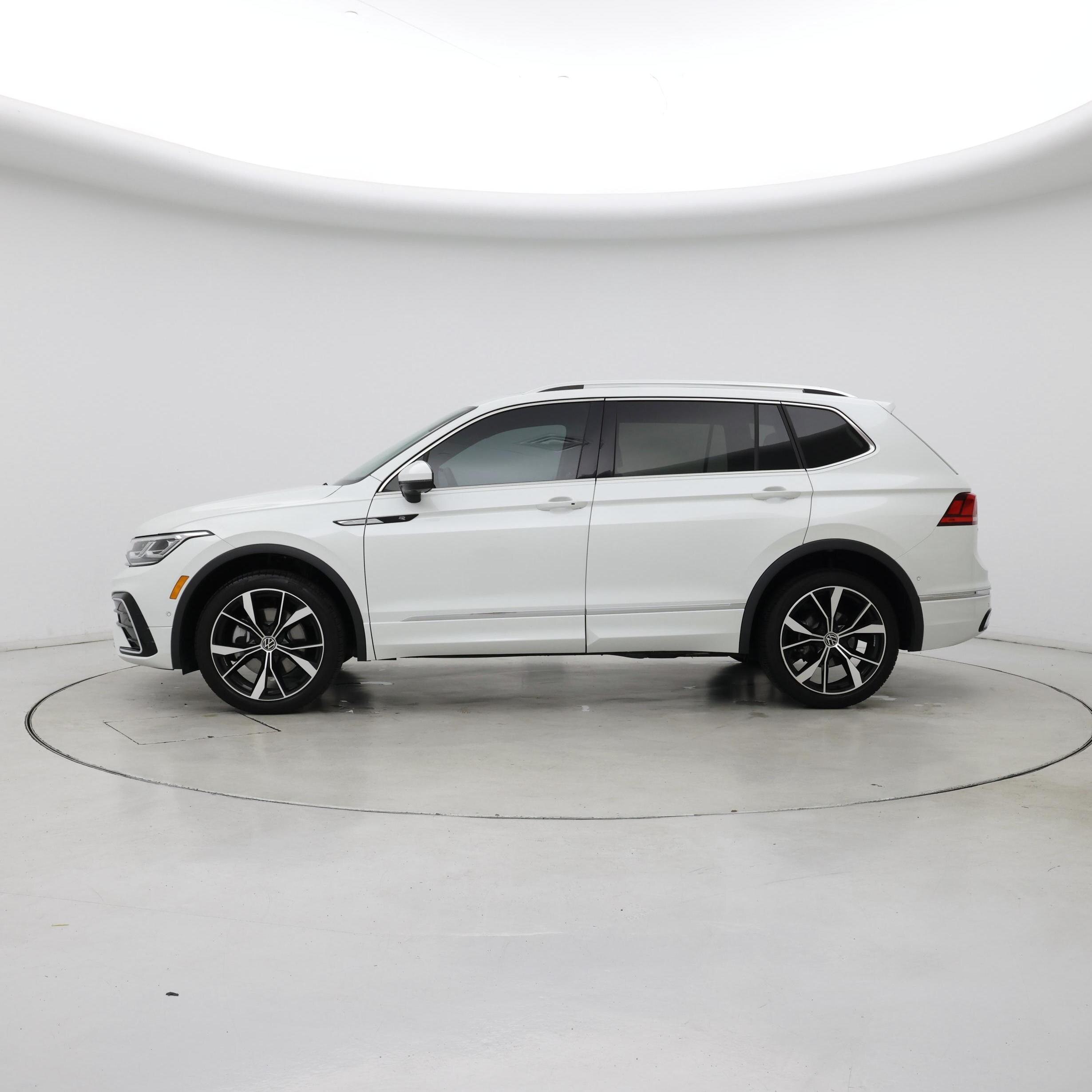 Thumbnail: 2024 Volkswagen Tiguan - 3