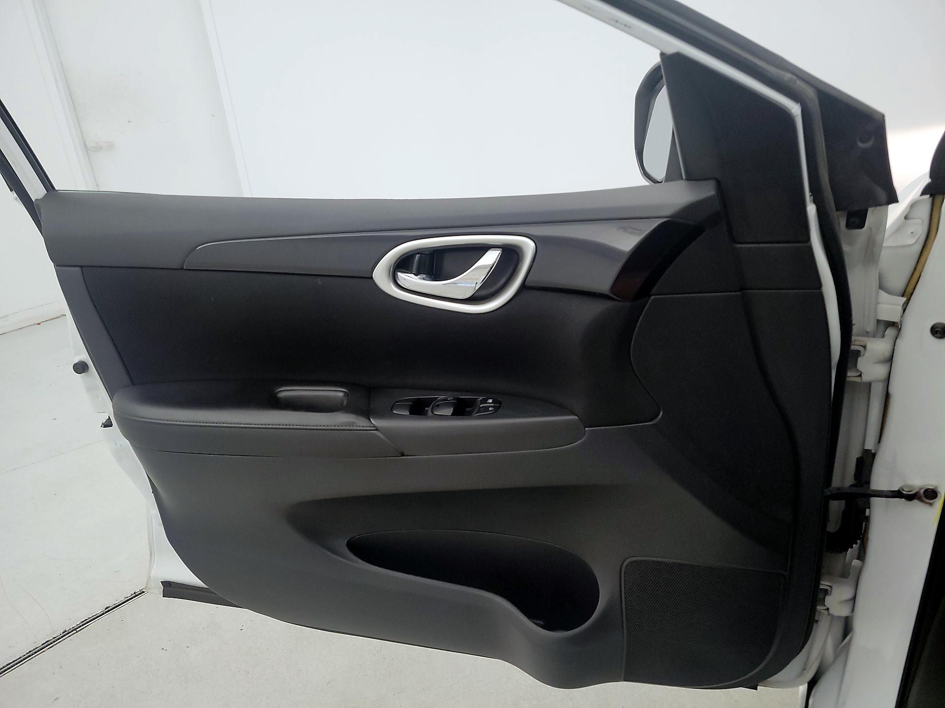 Thumbnail: 2019 Nissan Sentra - 12