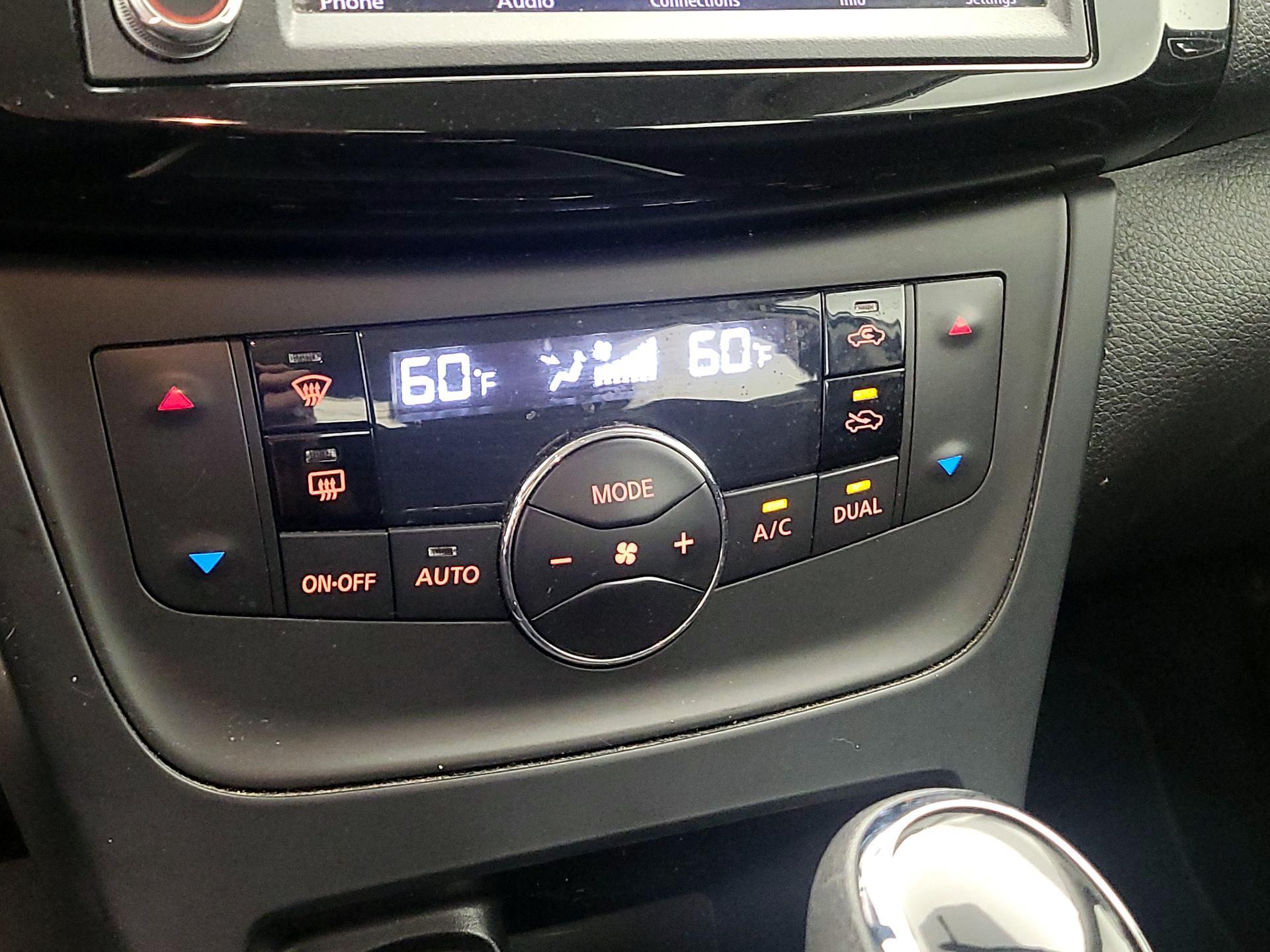Thumbnail: 2019 Nissan Sentra - 16