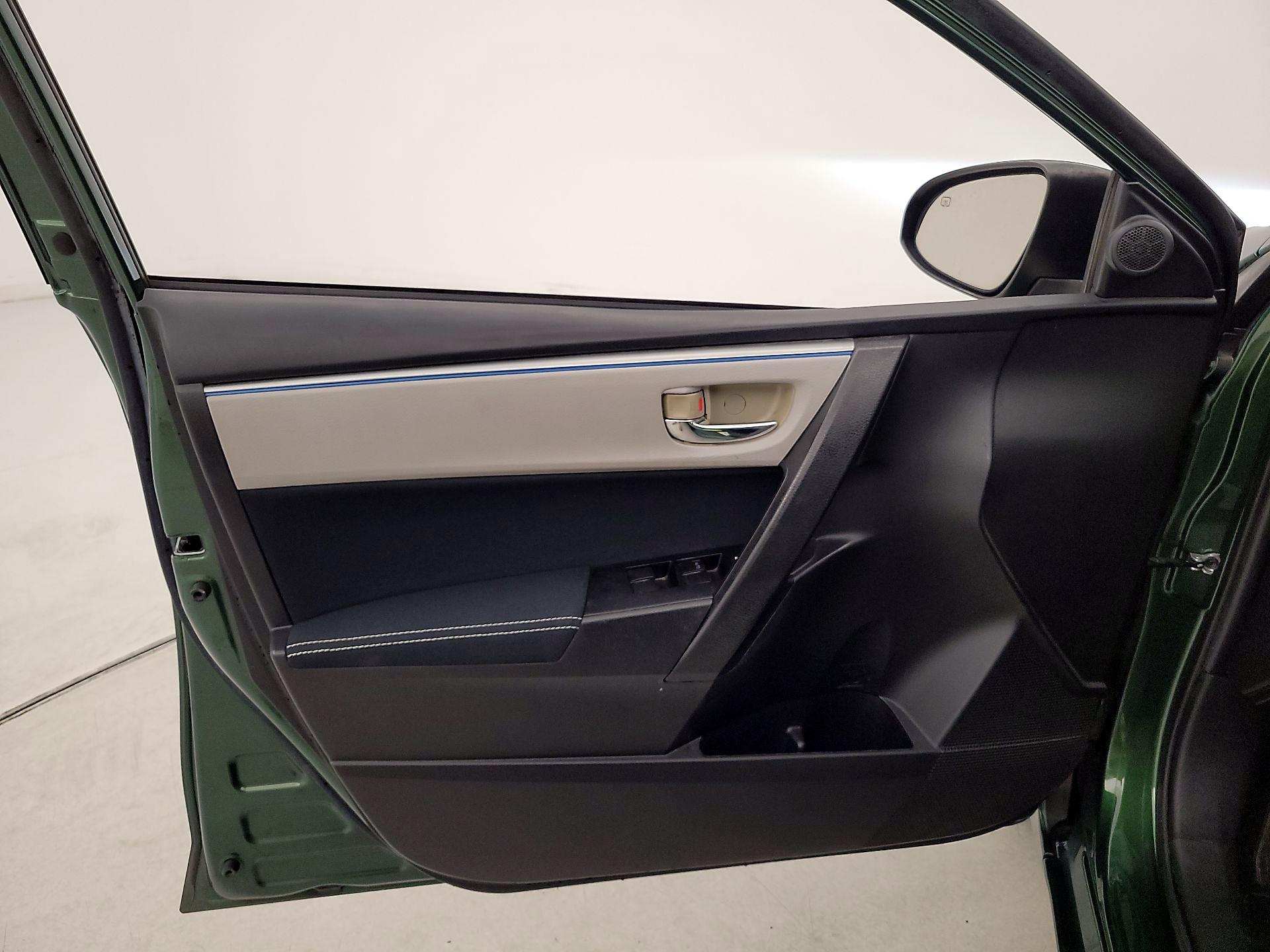 Thumbnail: 2016 Toyota Corolla - 12