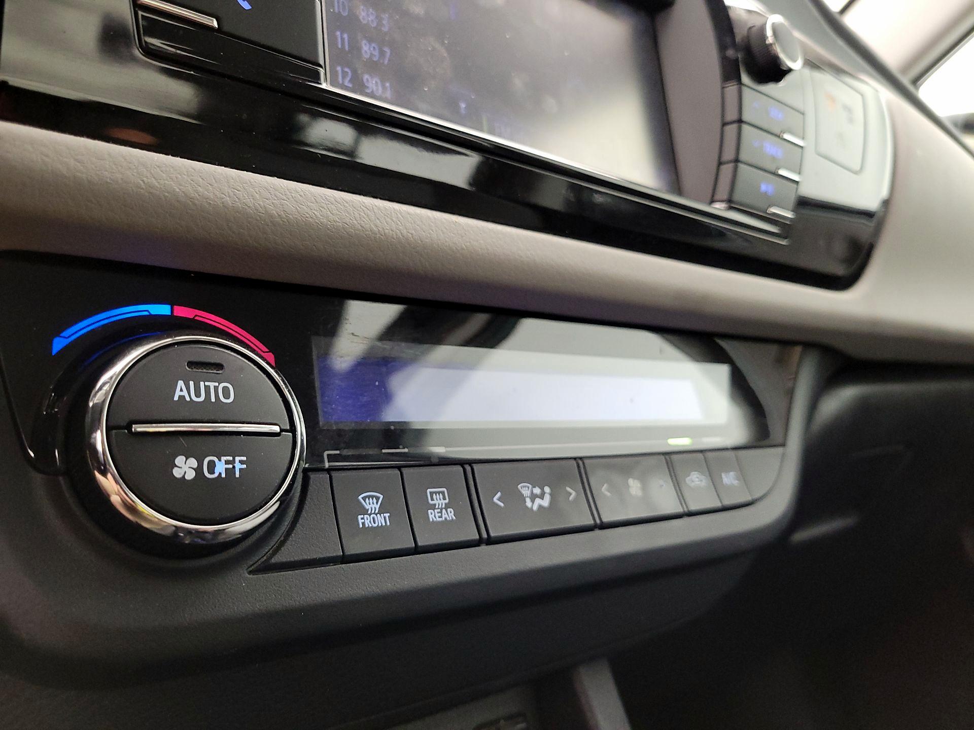 Thumbnail: 2016 Toyota Corolla - 16