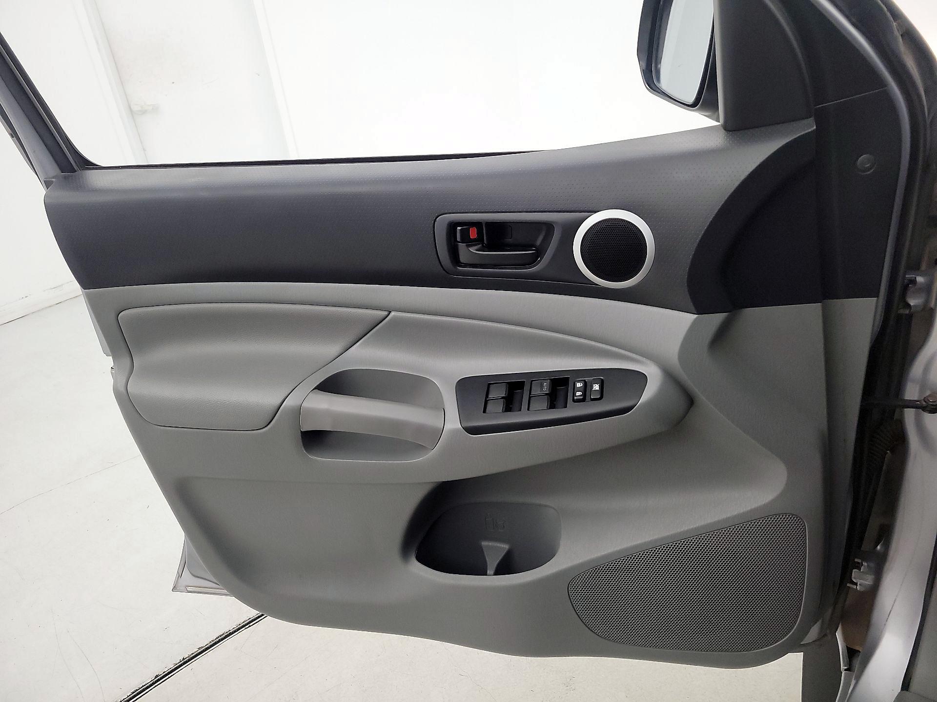Thumbnail: 2015 Toyota Tacoma - 12