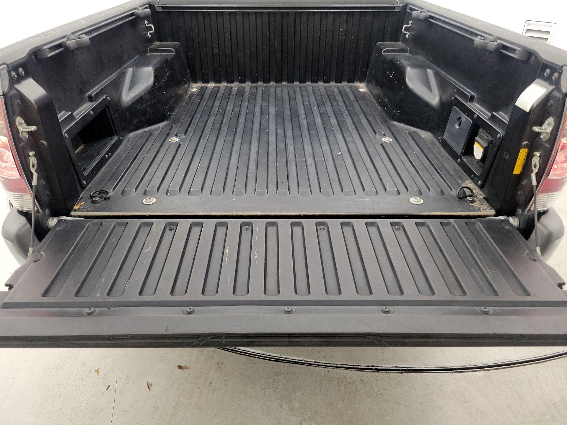 Thumbnail: 2015 Toyota Tacoma - 20