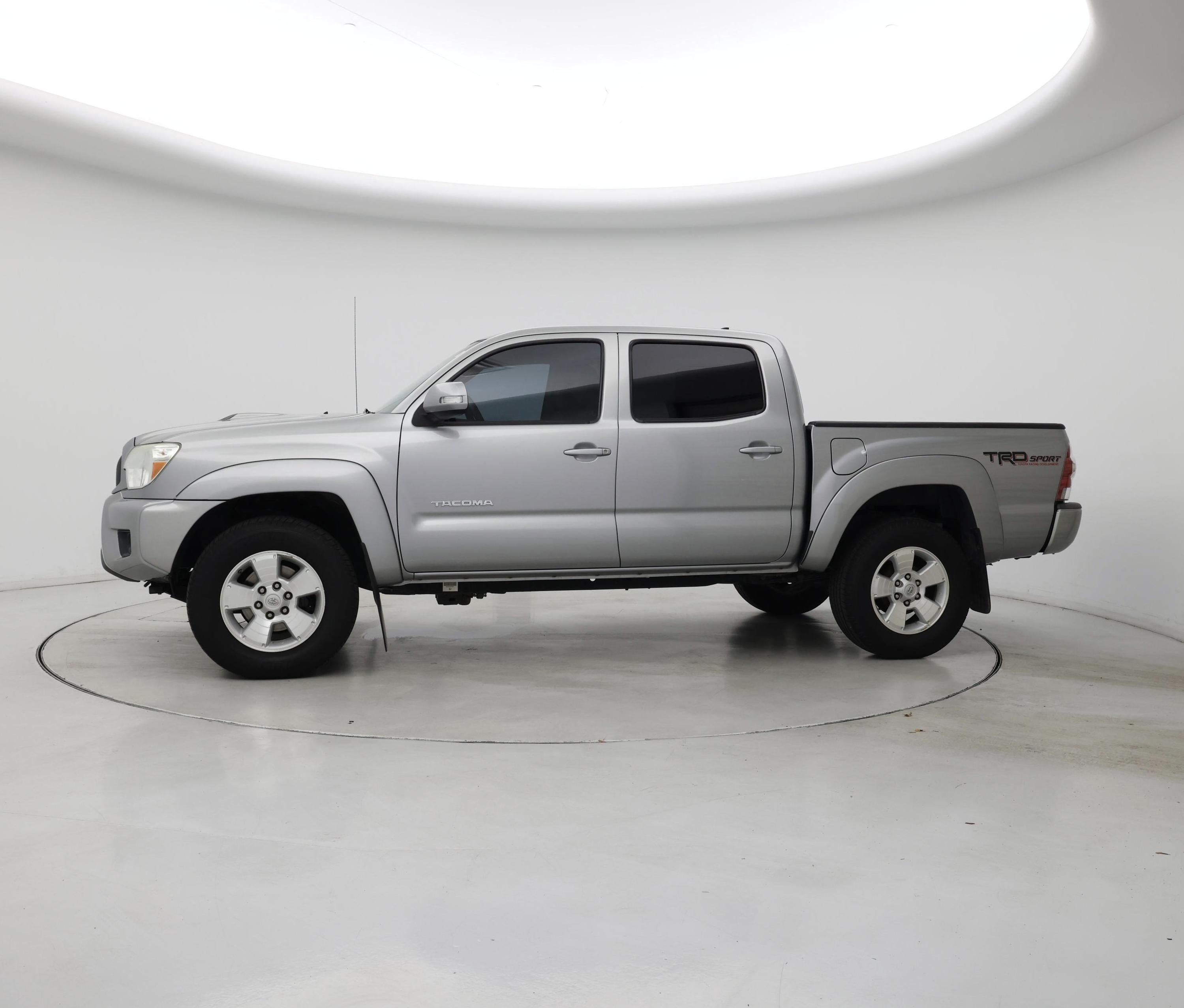 Thumbnail: 2015 Toyota Tacoma - 3