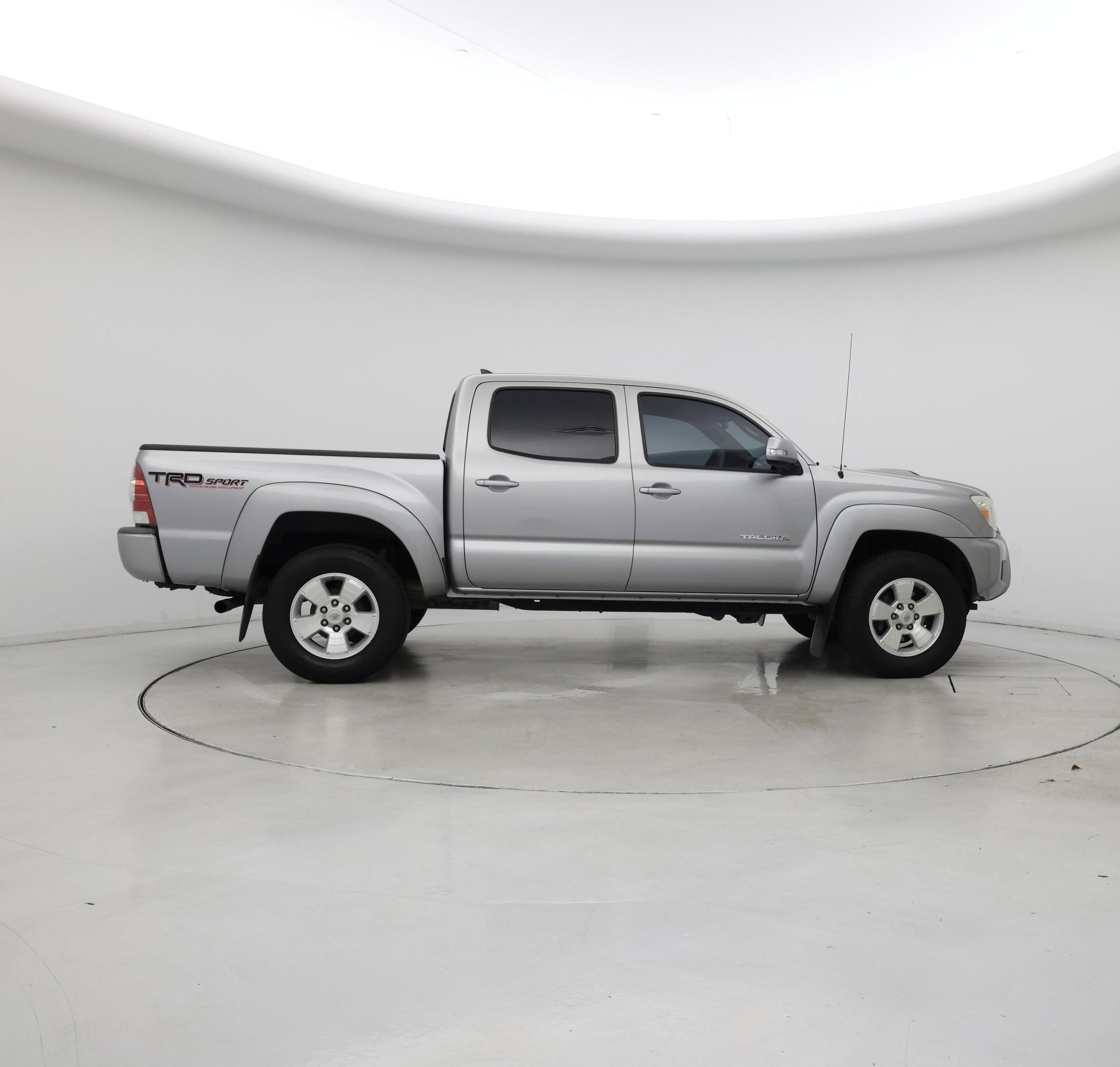Thumbnail: 2015 Toyota Tacoma - 7