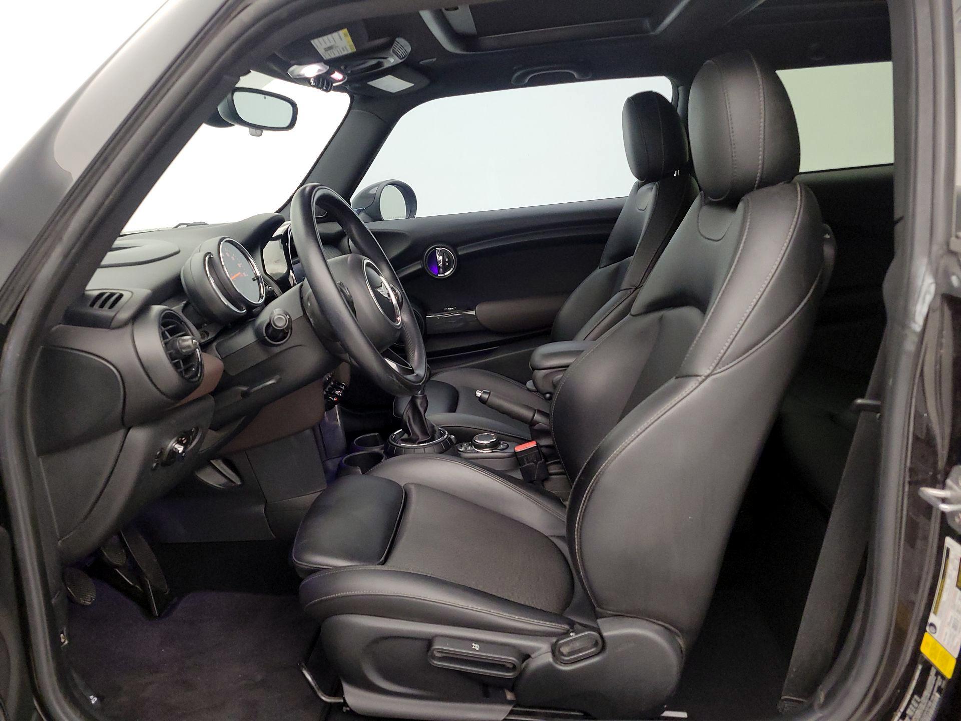 Thumbnail: 2016 MINI Cooper Hardtop - 11
