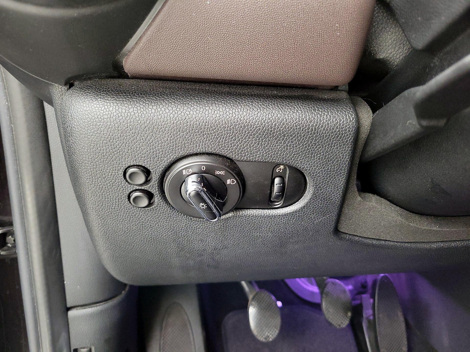 Thumbnail: 2016 MINI Cooper Hardtop - 13
