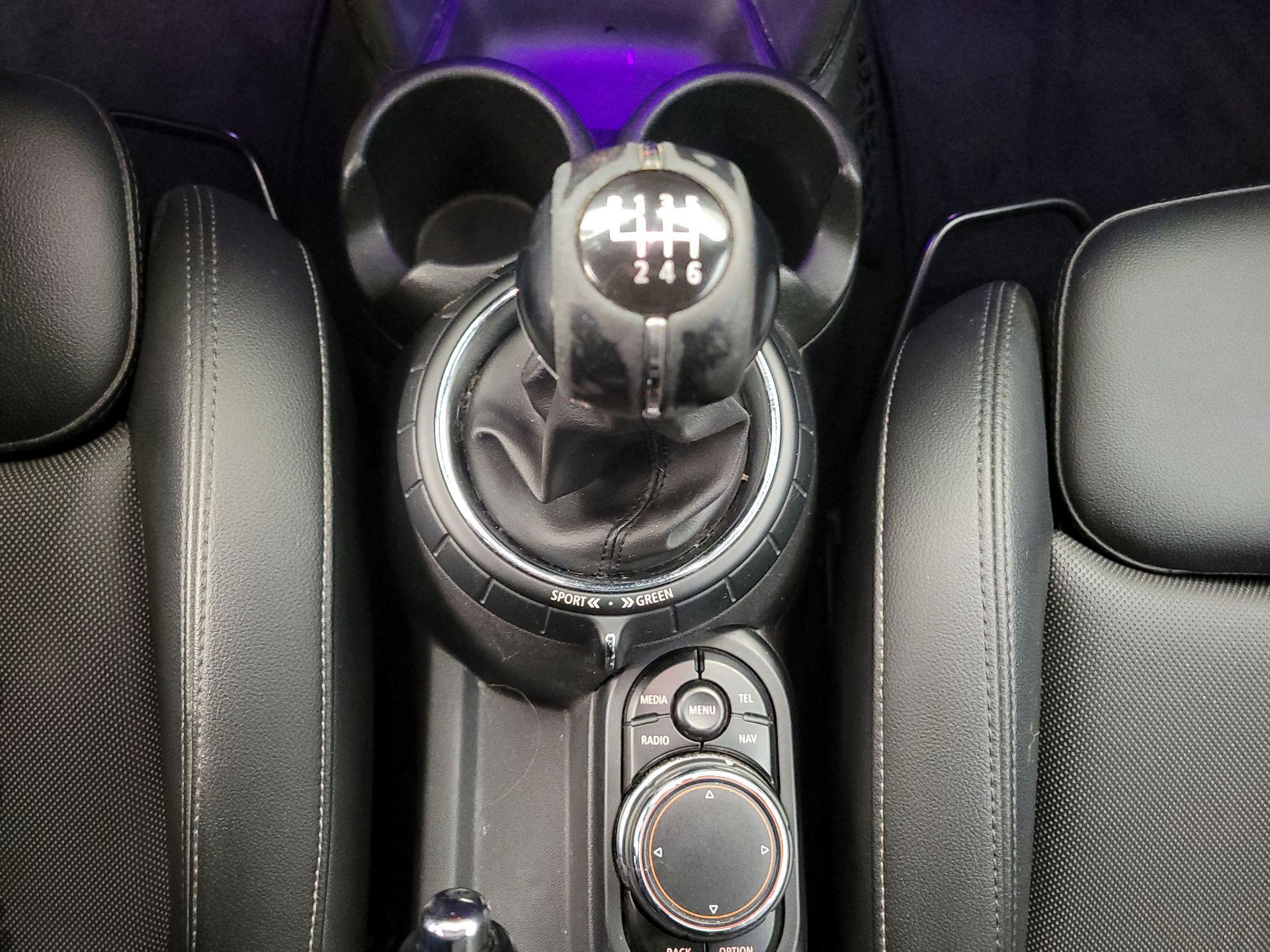 Thumbnail: 2016 MINI Cooper Hardtop - 18