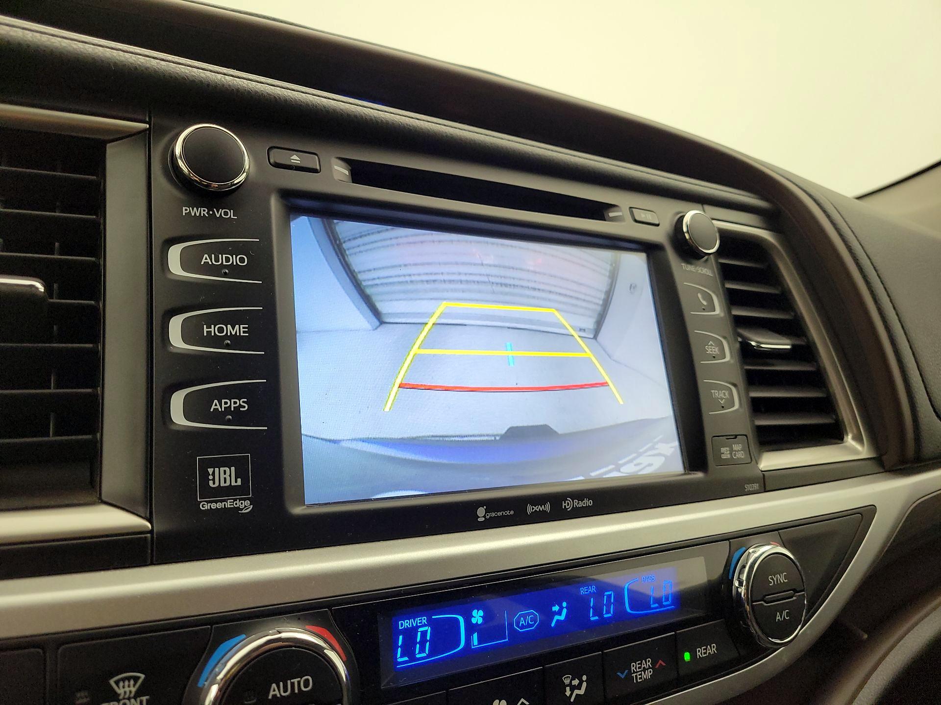 Thumbnail: 2019 Toyota Highlander - 15
