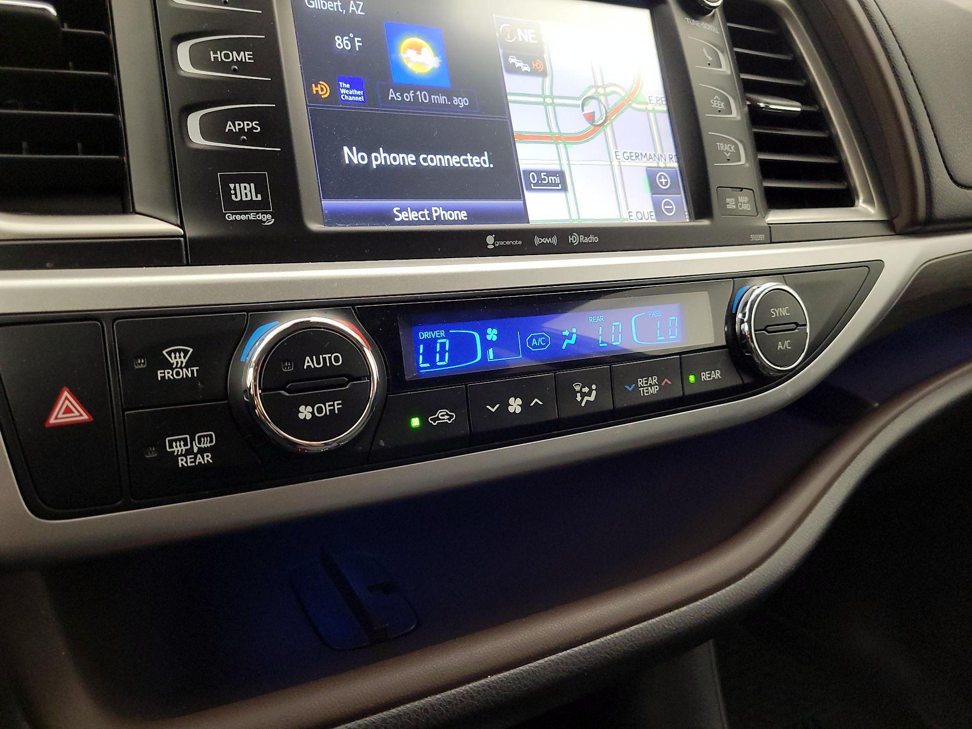 Thumbnail: 2019 Toyota Highlander - 17