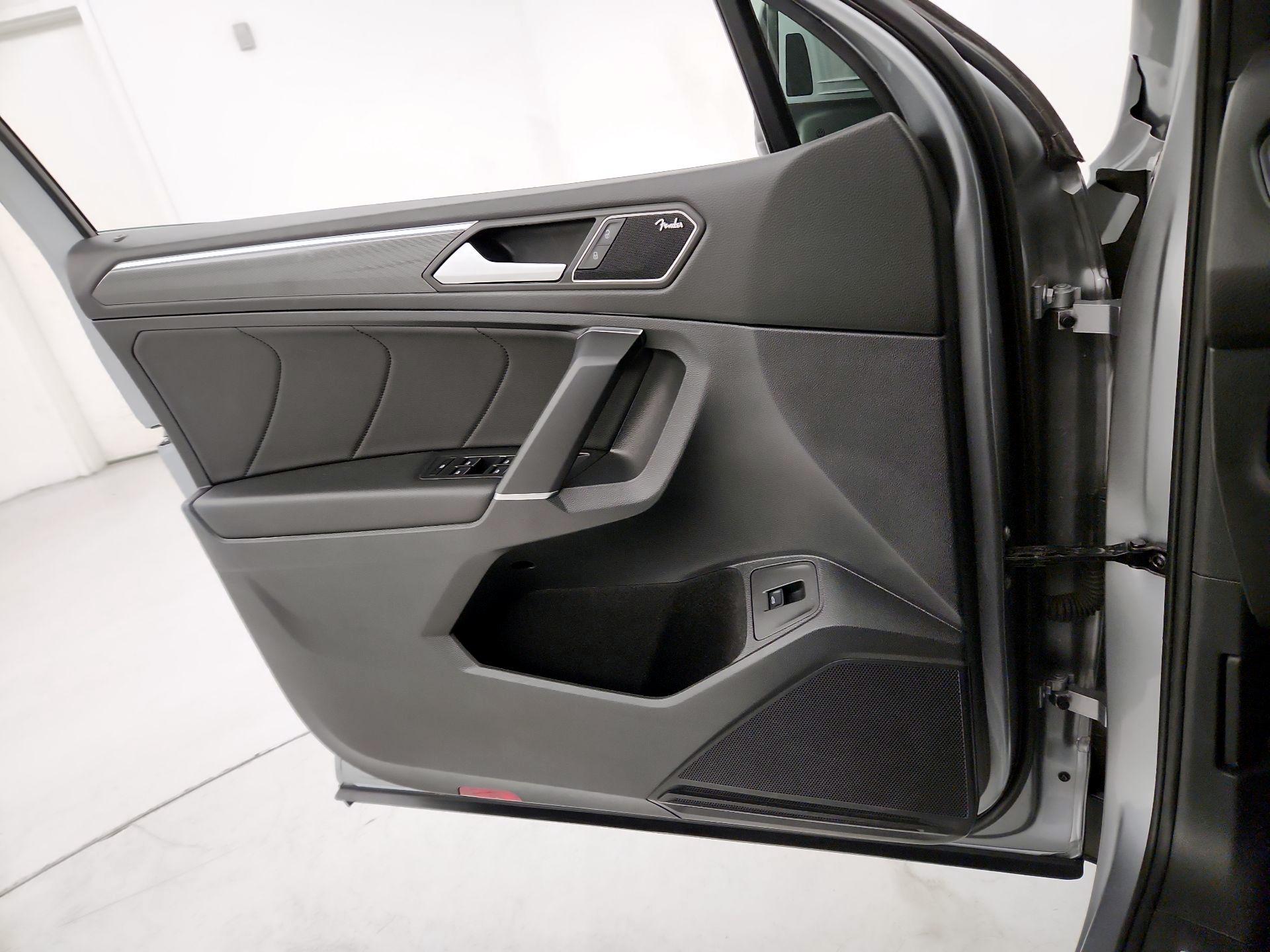 Thumbnail: 2020 Volkswagen Tiguan - 12
