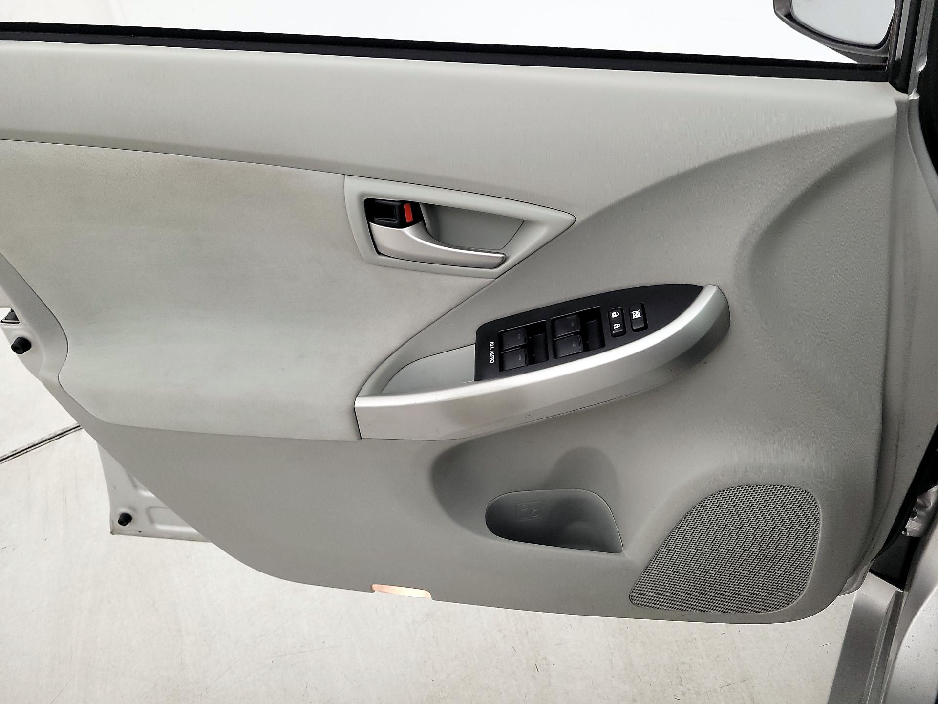 Thumbnail: 2015 Toyota Prius - 12