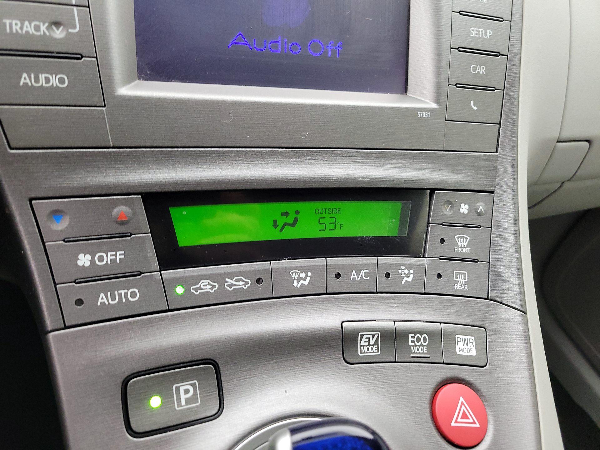 Thumbnail: 2015 Toyota Prius - 16