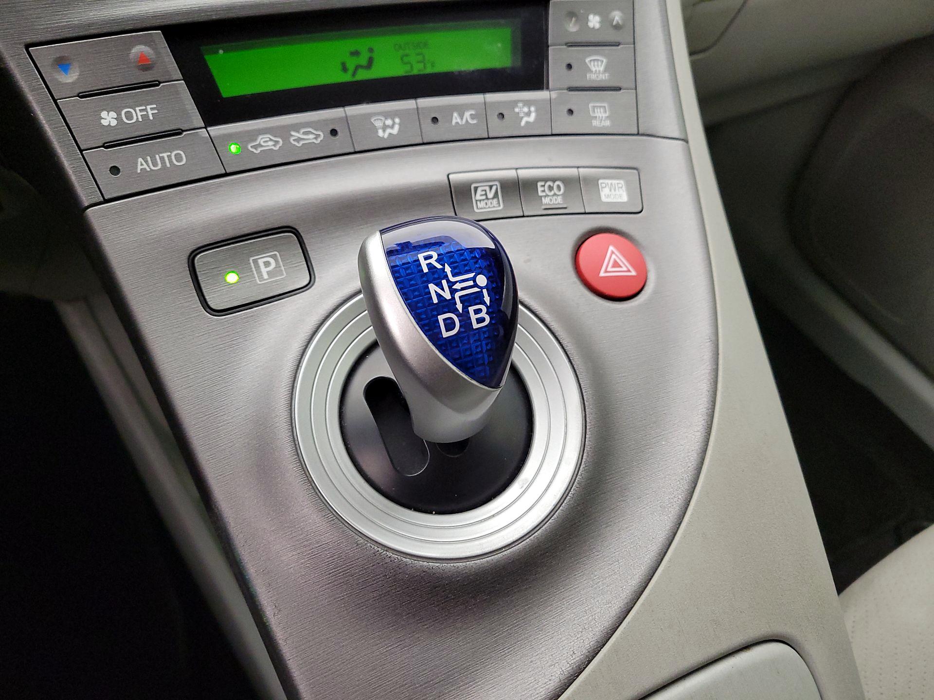 Thumbnail: 2015 Toyota Prius - 17