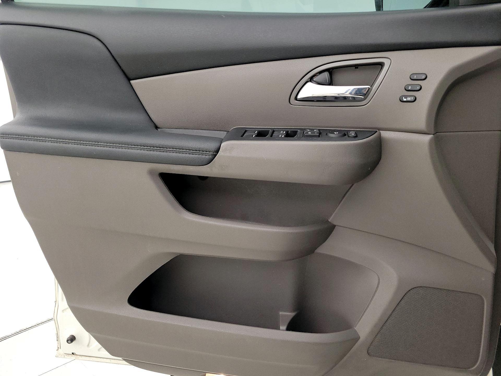 Thumbnail: 2015 Honda Odyssey - 12