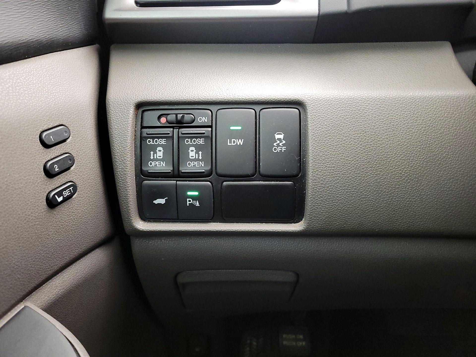 Thumbnail: 2015 Honda Odyssey - 13