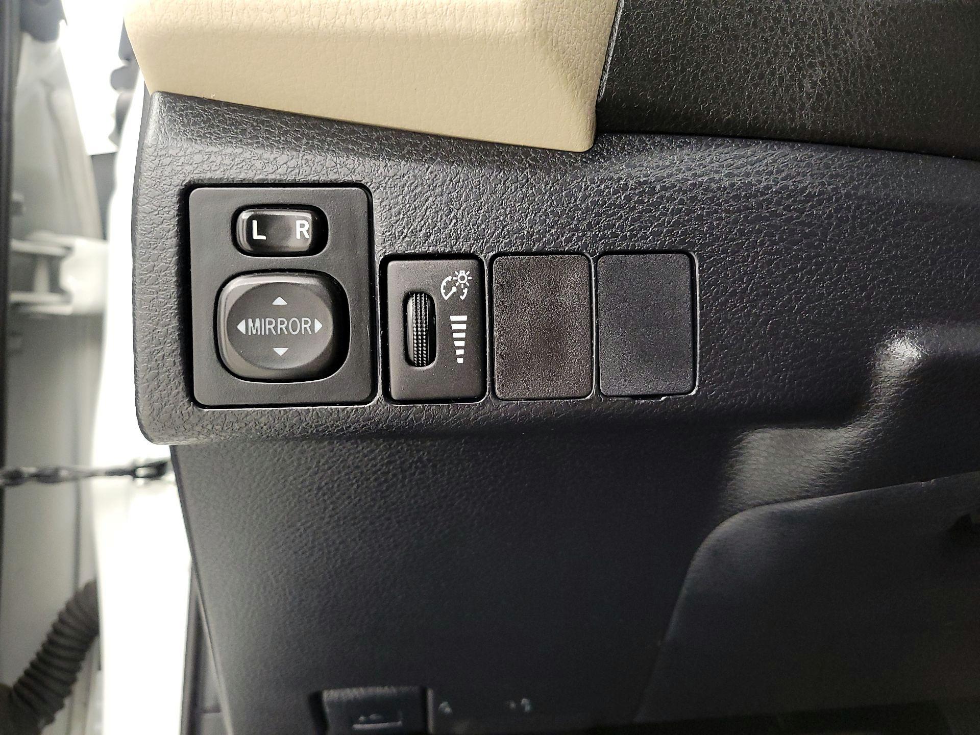 Thumbnail: 2015 Toyota Corolla - 13