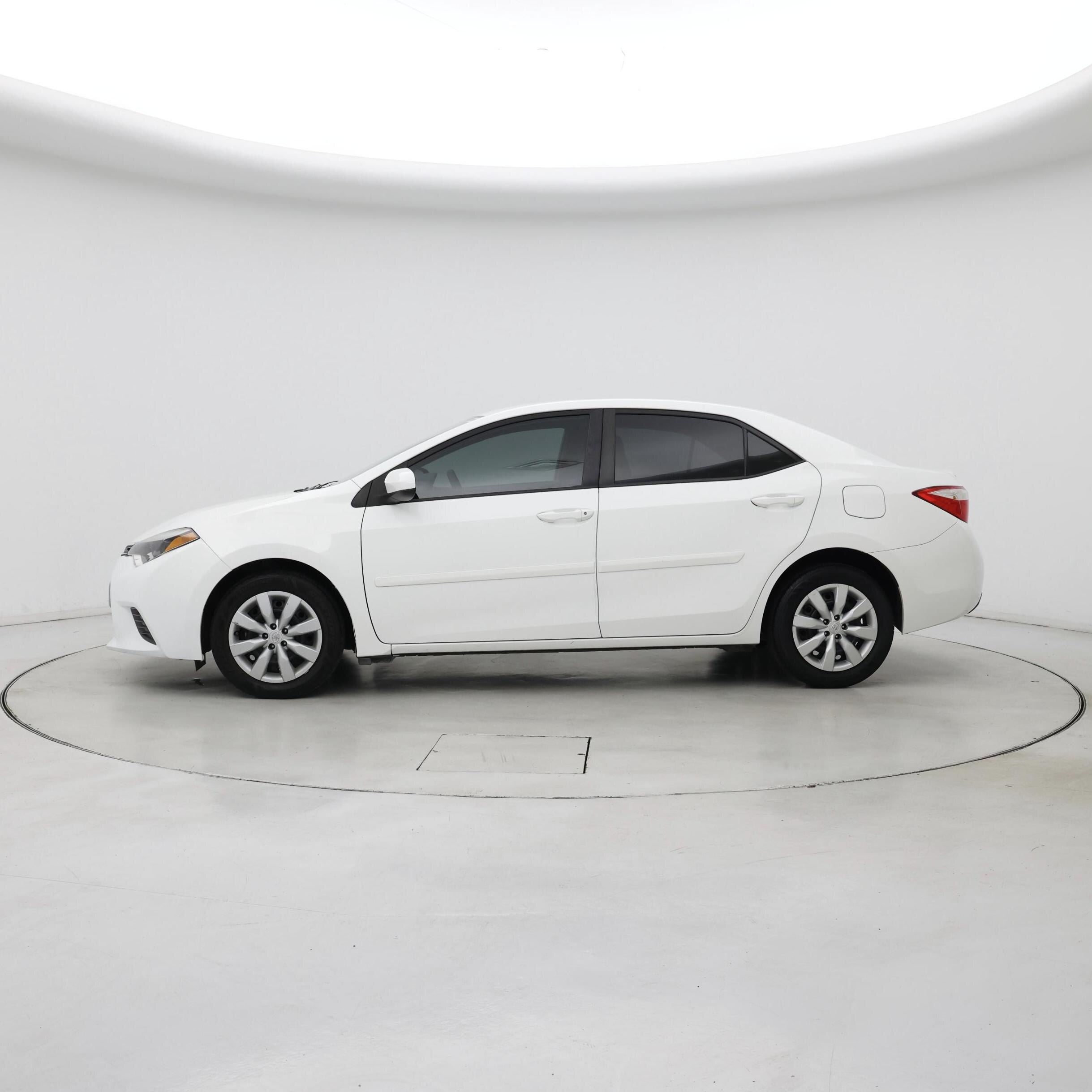 Thumbnail: 2015 Toyota Corolla - 3