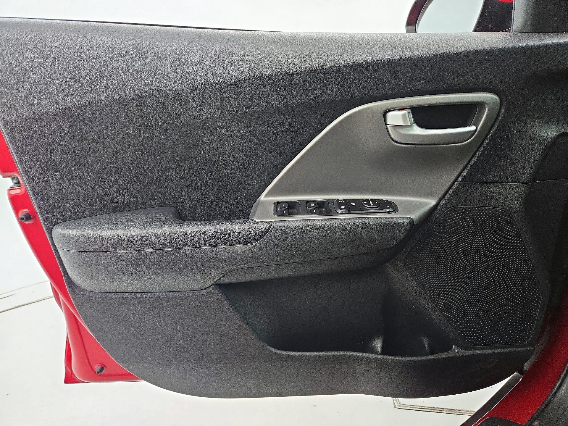 Thumbnail: 2021 Kia Niro - 12