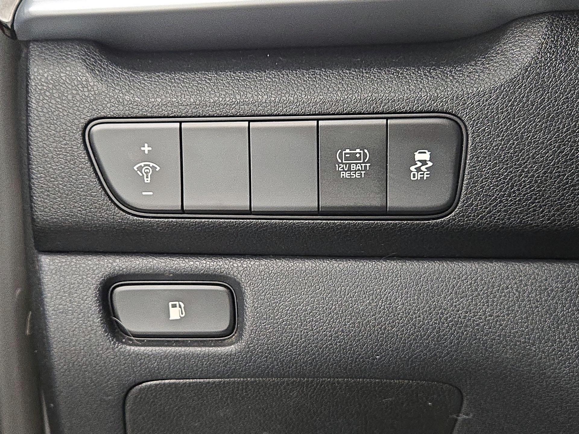 Thumbnail: 2021 Kia Niro - 13