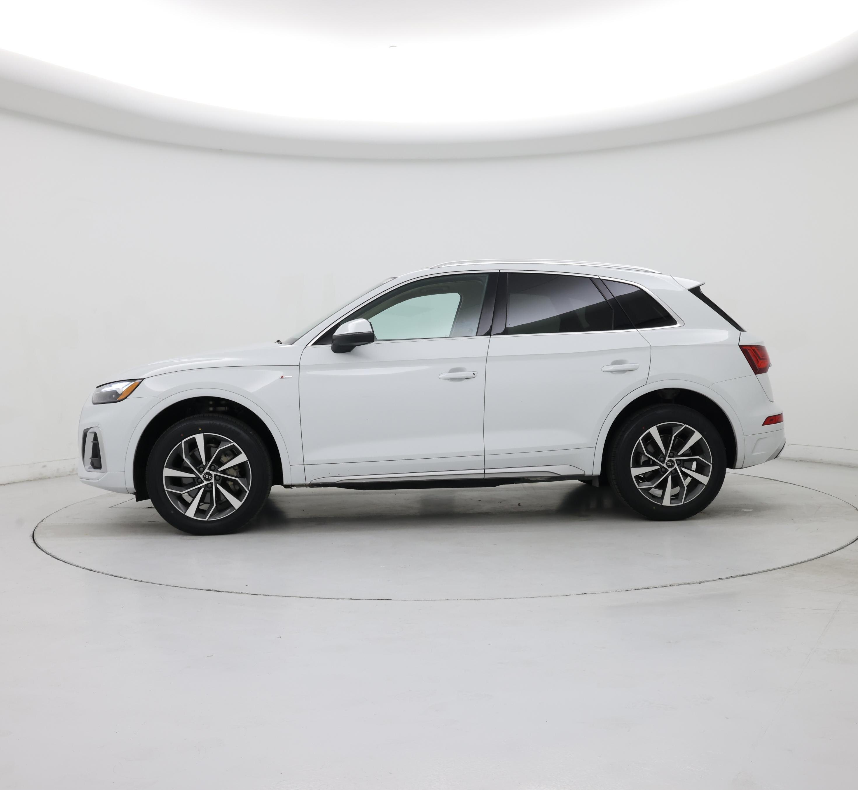 Thumbnail: 2023 Audi Q5 - 3