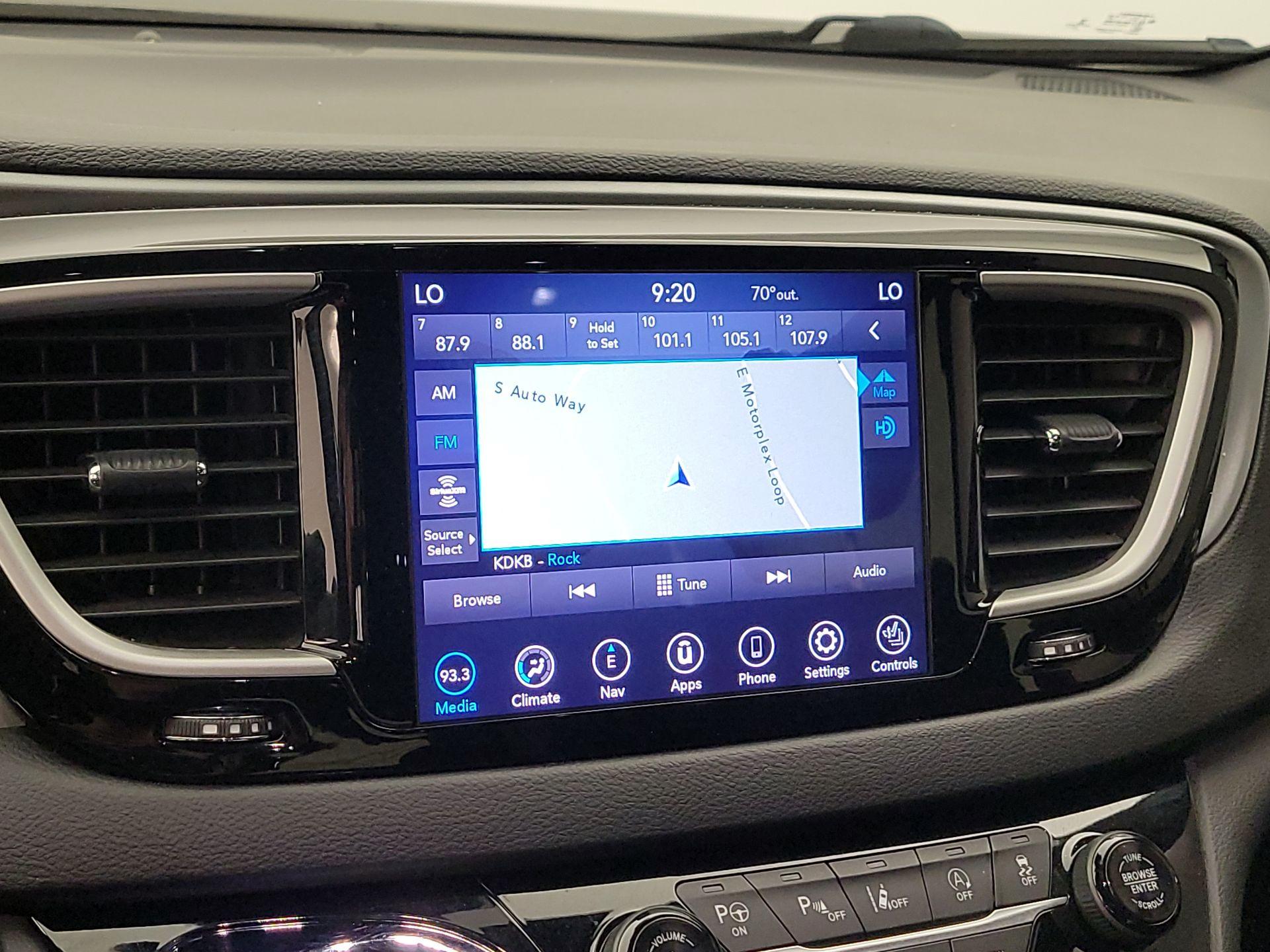 Thumbnail: 2020 Chrysler Pacifica - 16