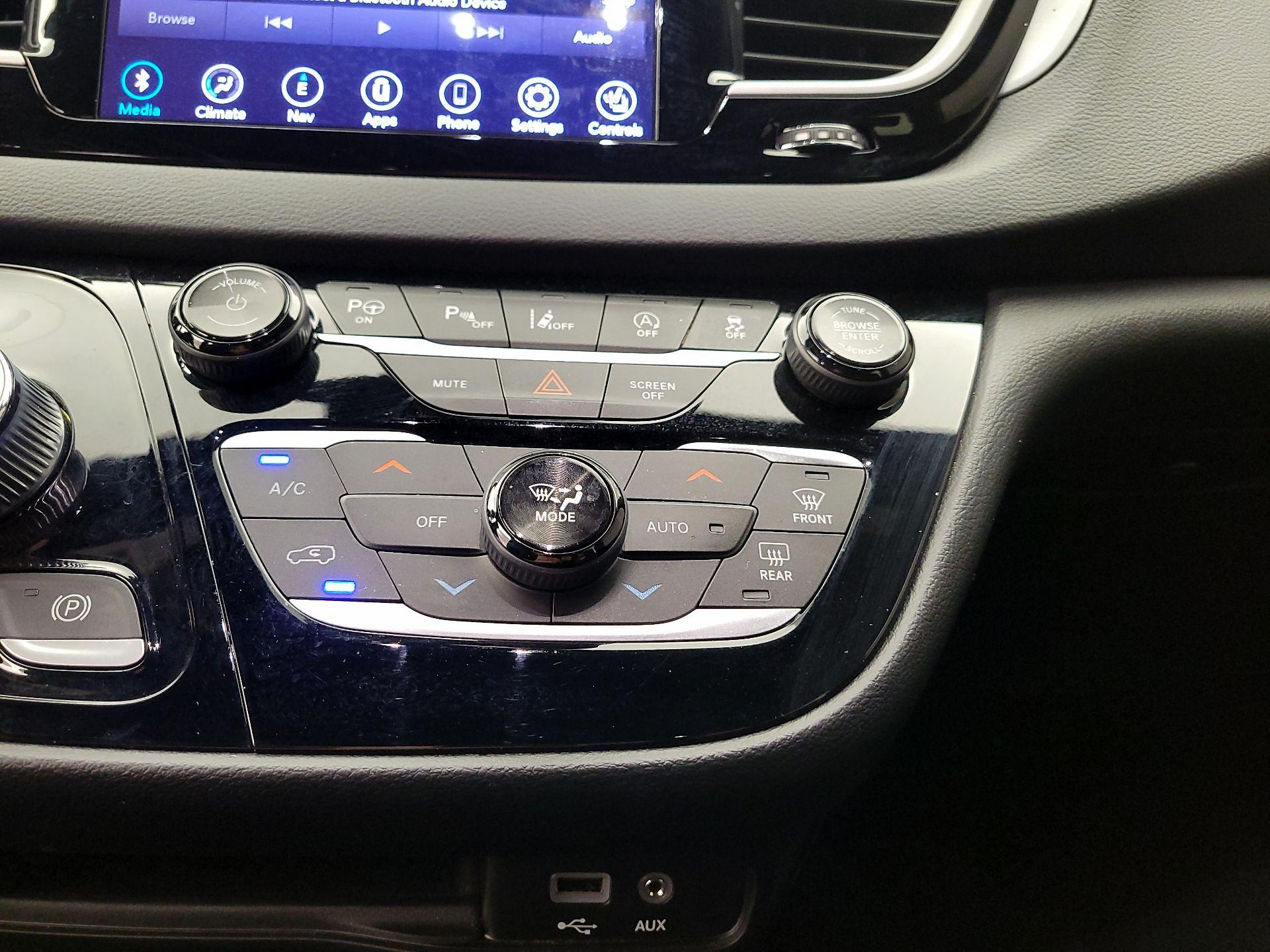 Thumbnail: 2020 Chrysler Pacifica - 17